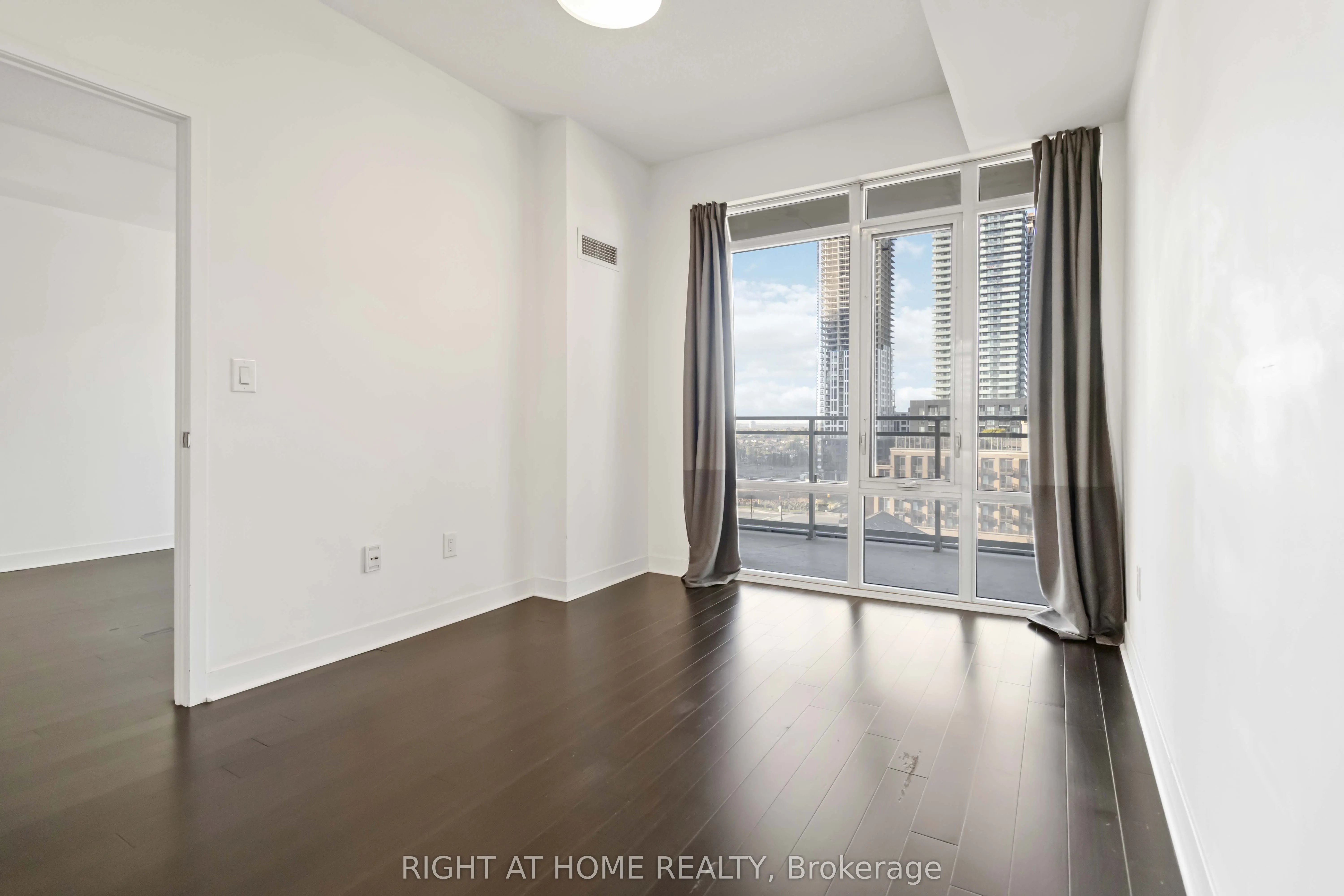 365 Prince of Wales Drive, #907
