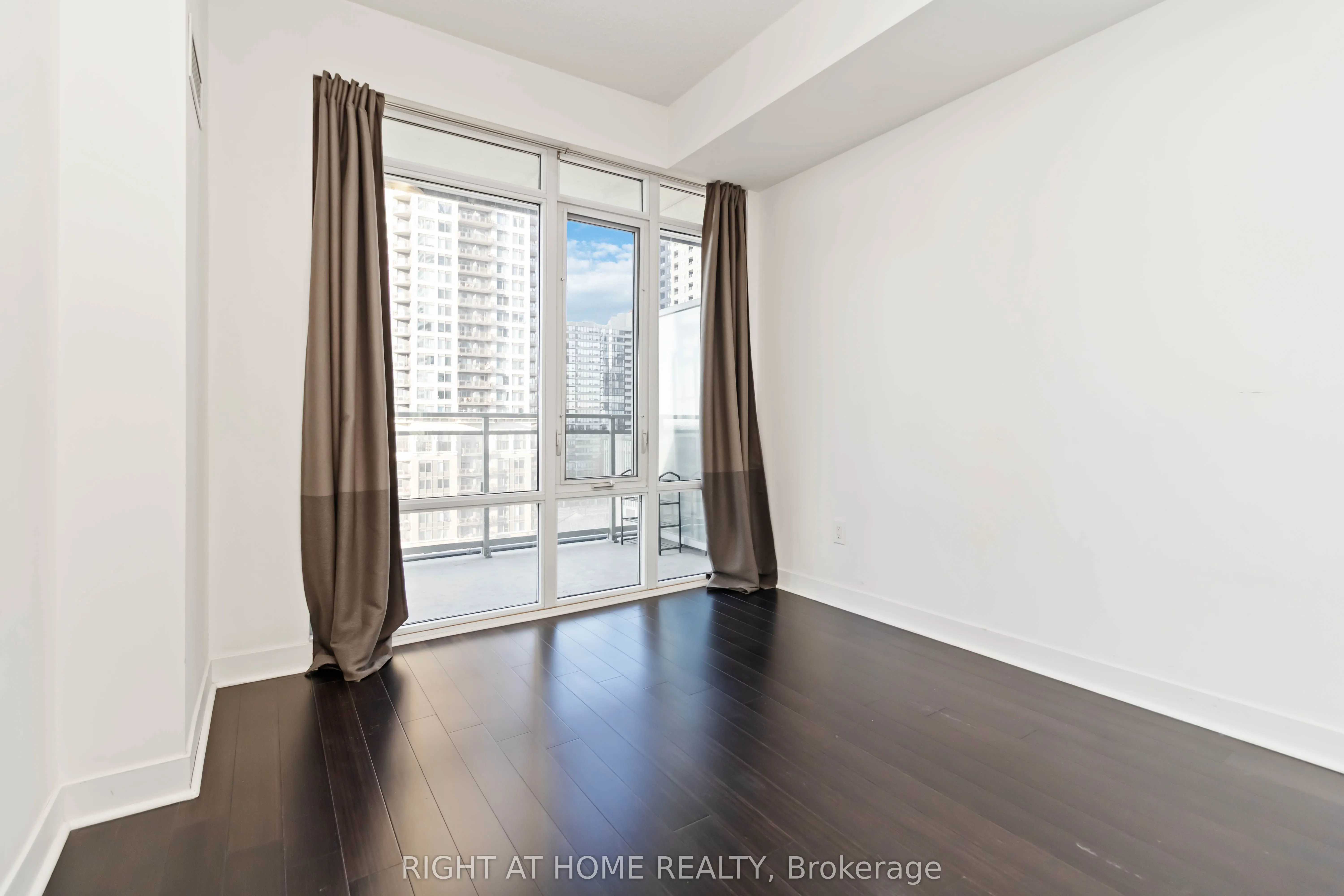 365 Prince of Wales Drive, #907
