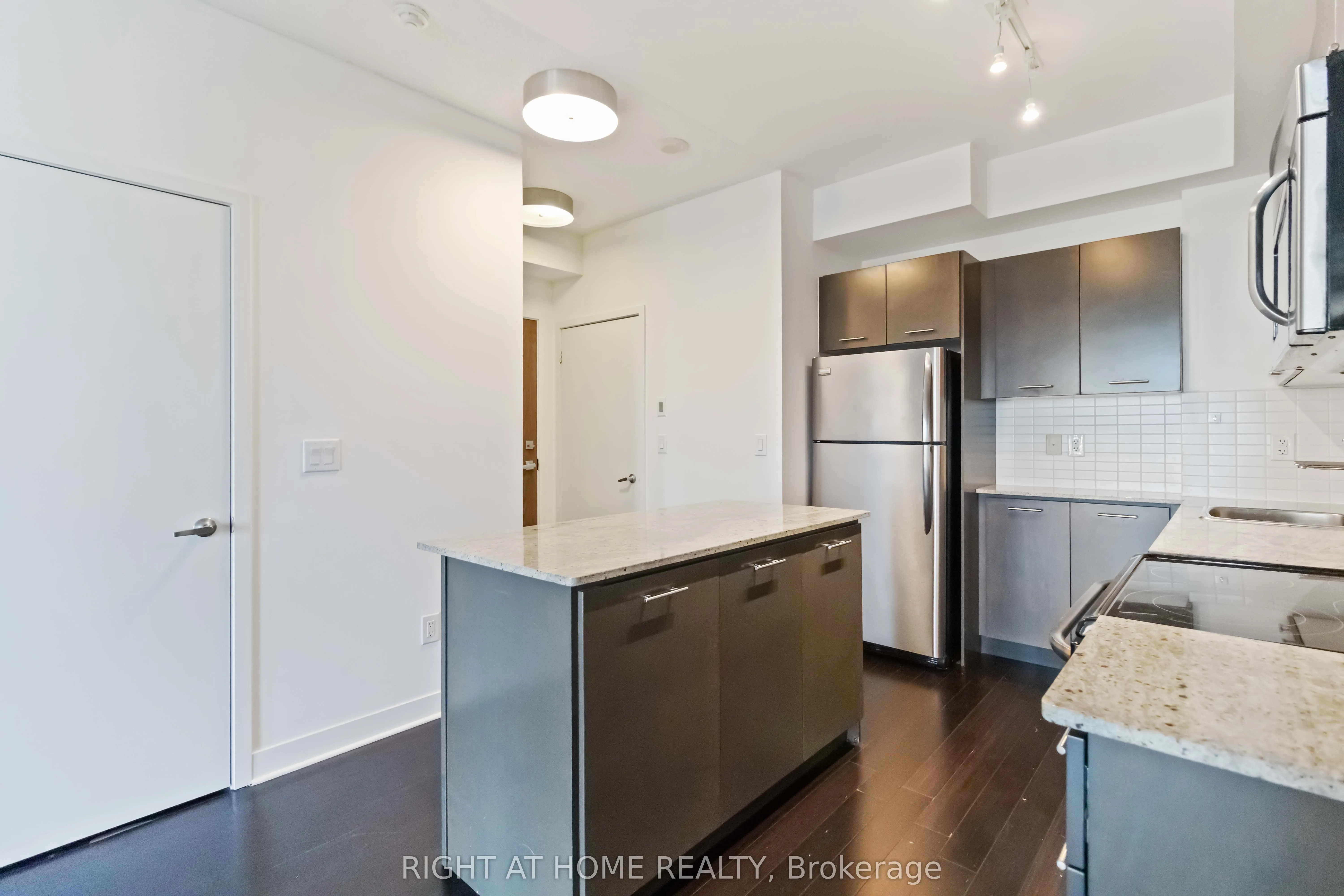 365 Prince of Wales Drive, #907