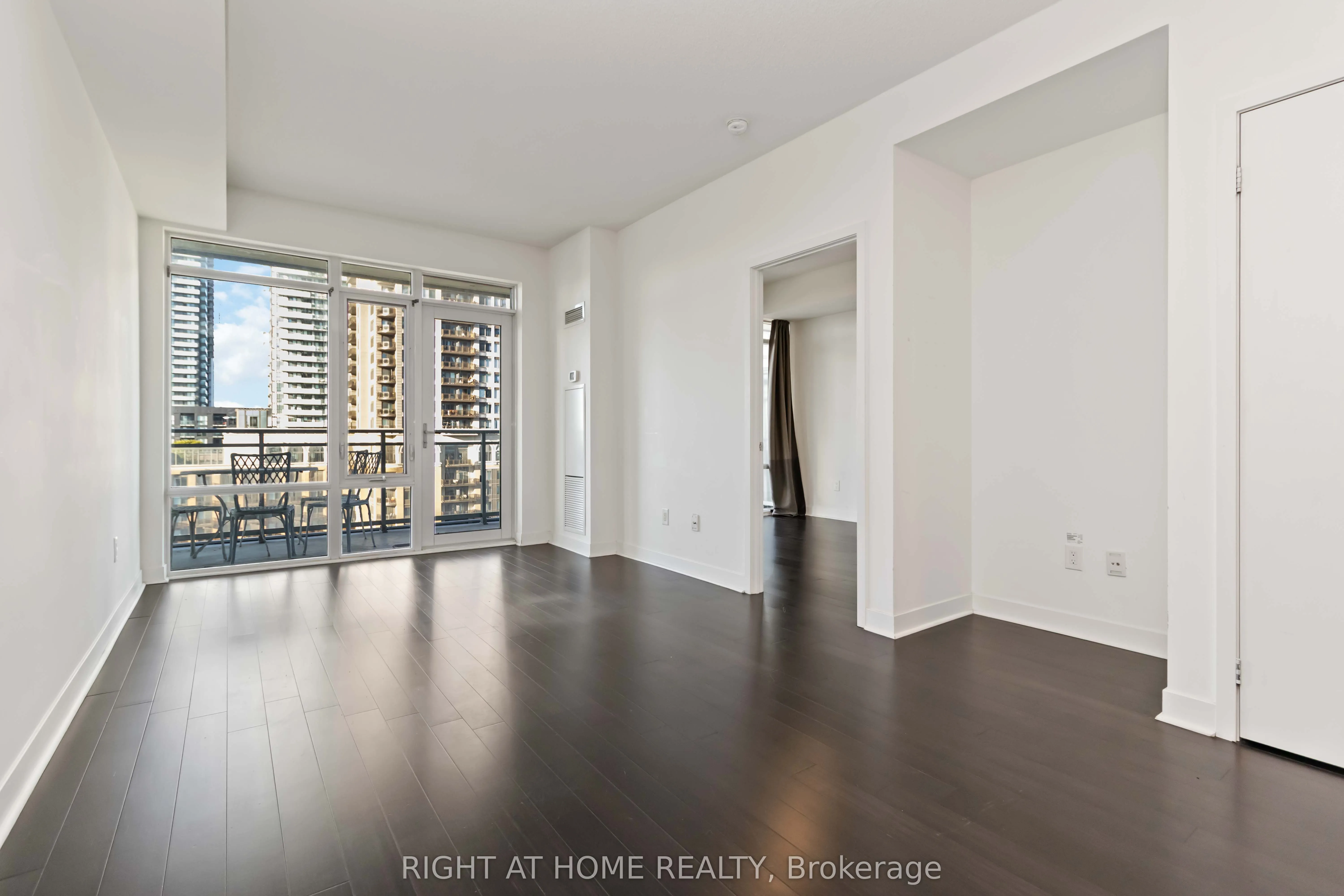 365 Prince of Wales Drive, #907