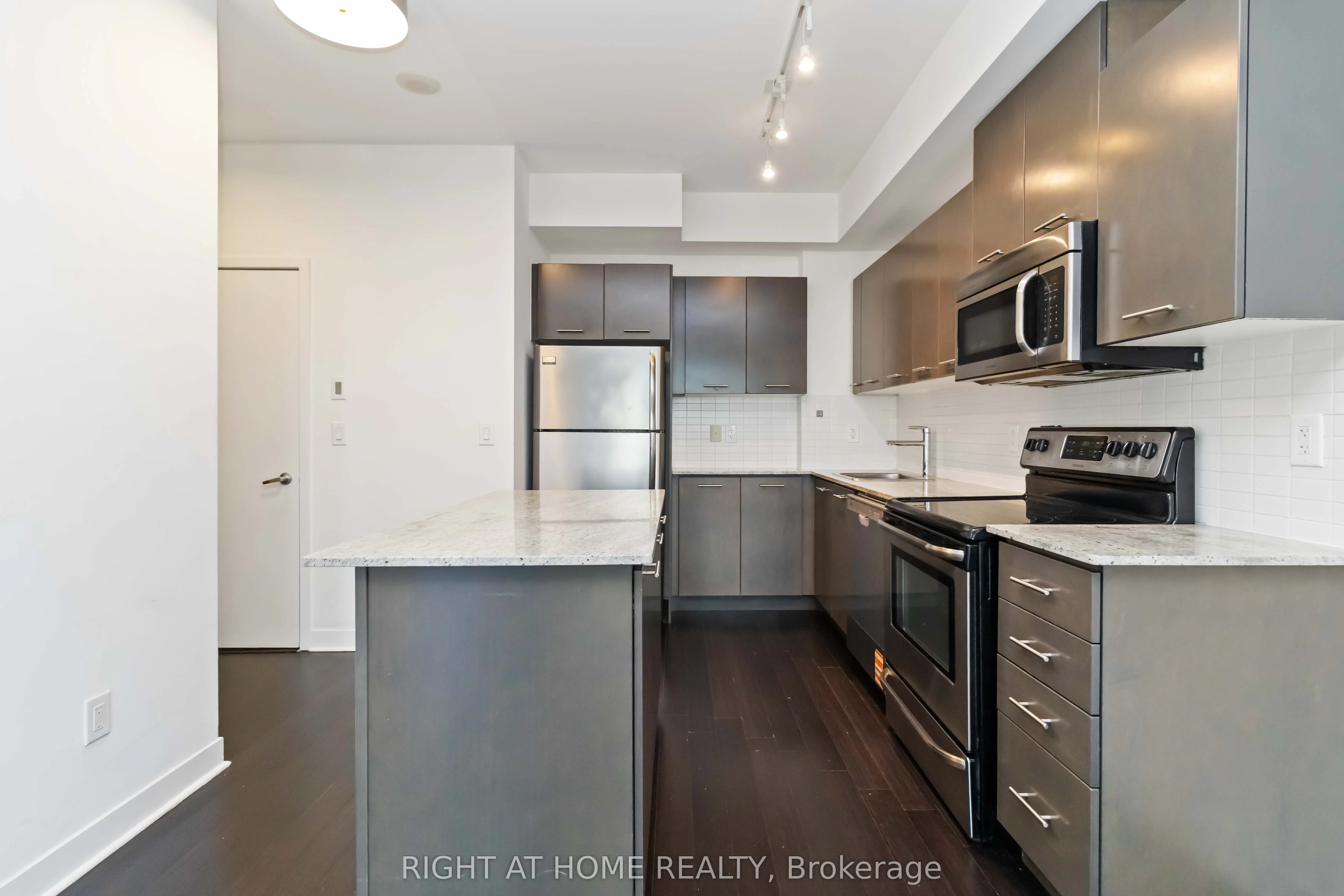 365 Prince of Wales Drive, #907