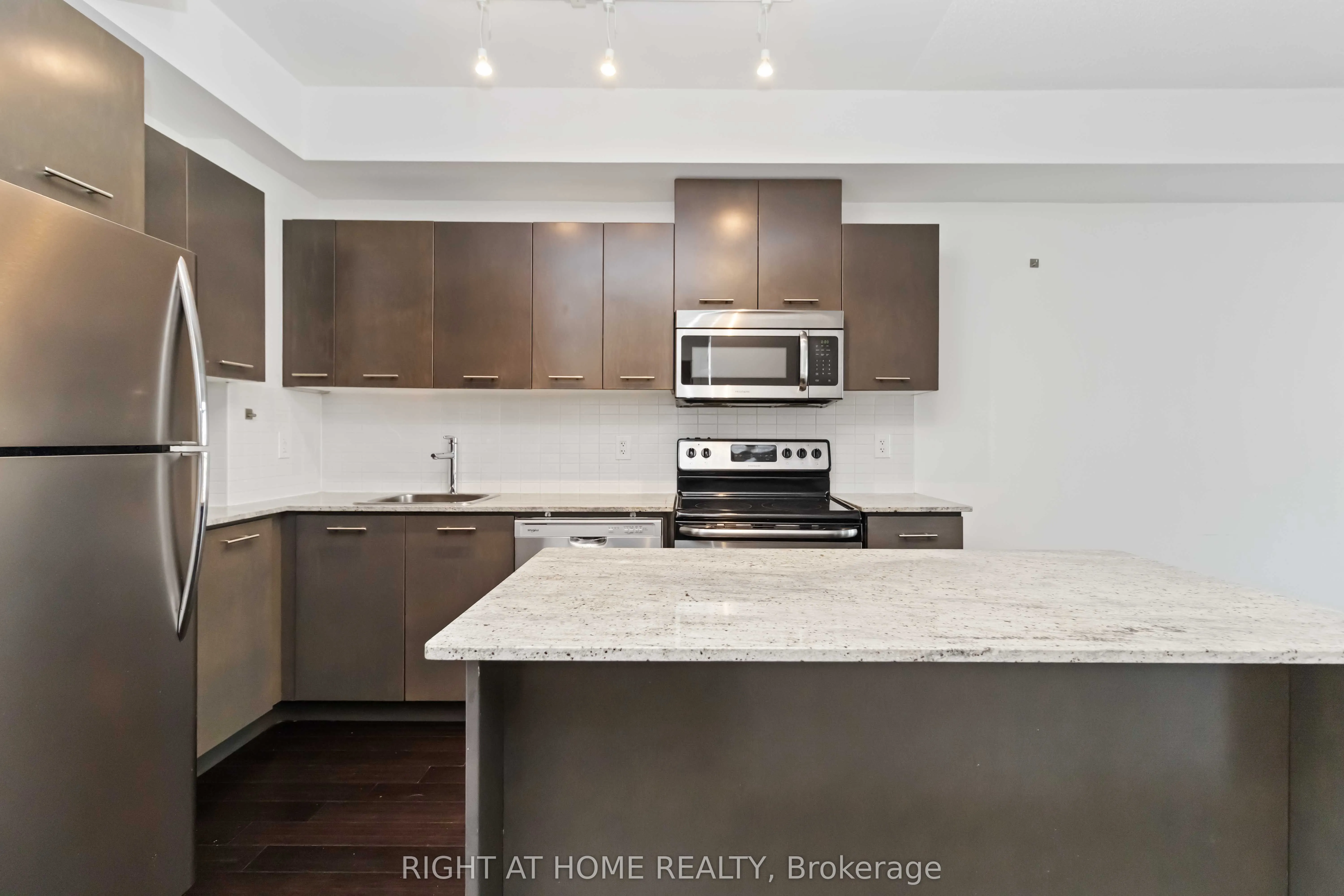 365 Prince of Wales Drive, #907