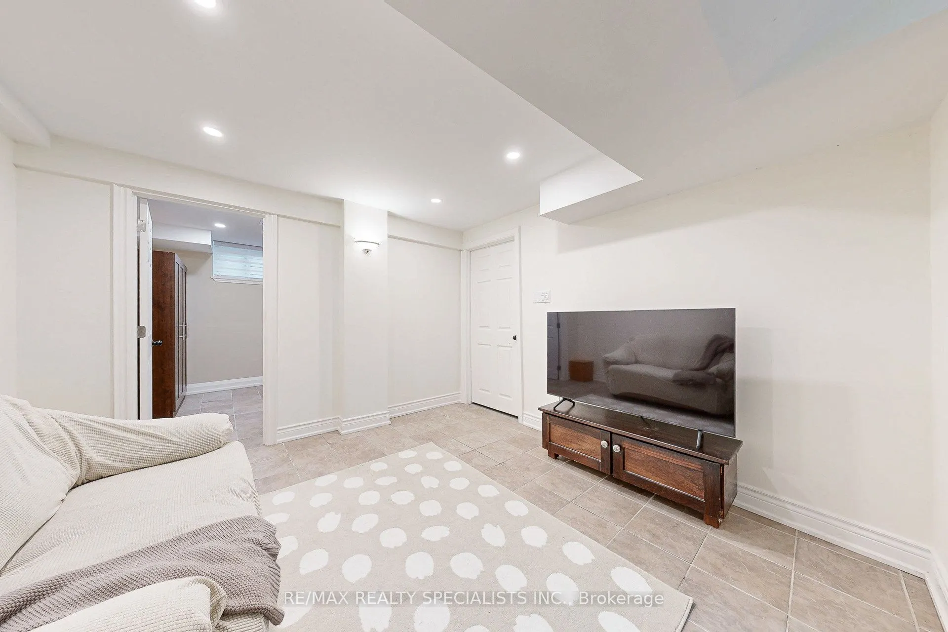 2570 Truscott Drive