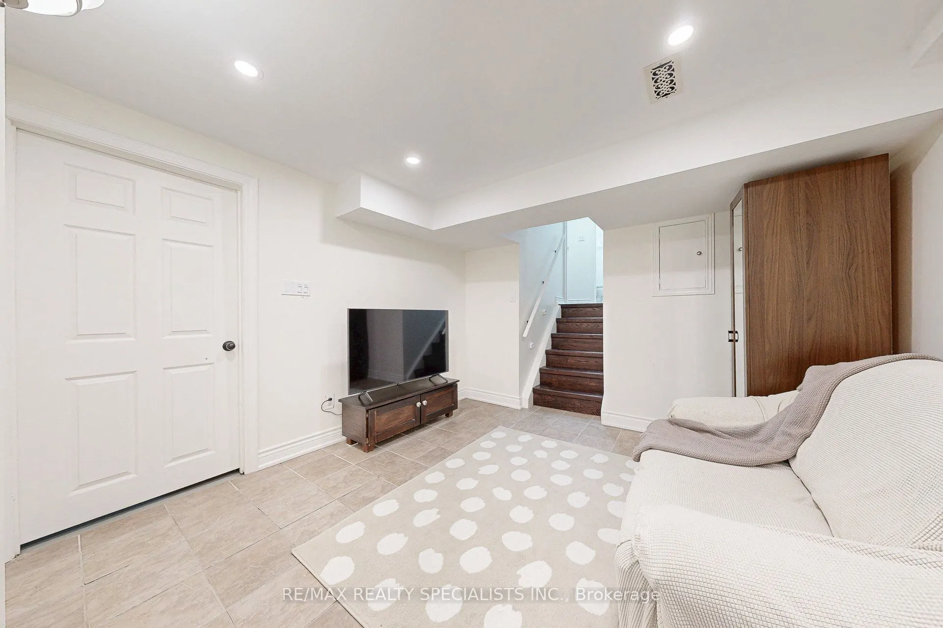 2570 Truscott Drive