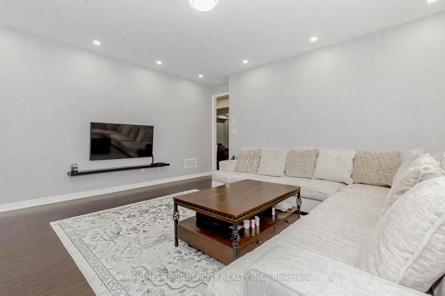 122 Squire Ellis Drive