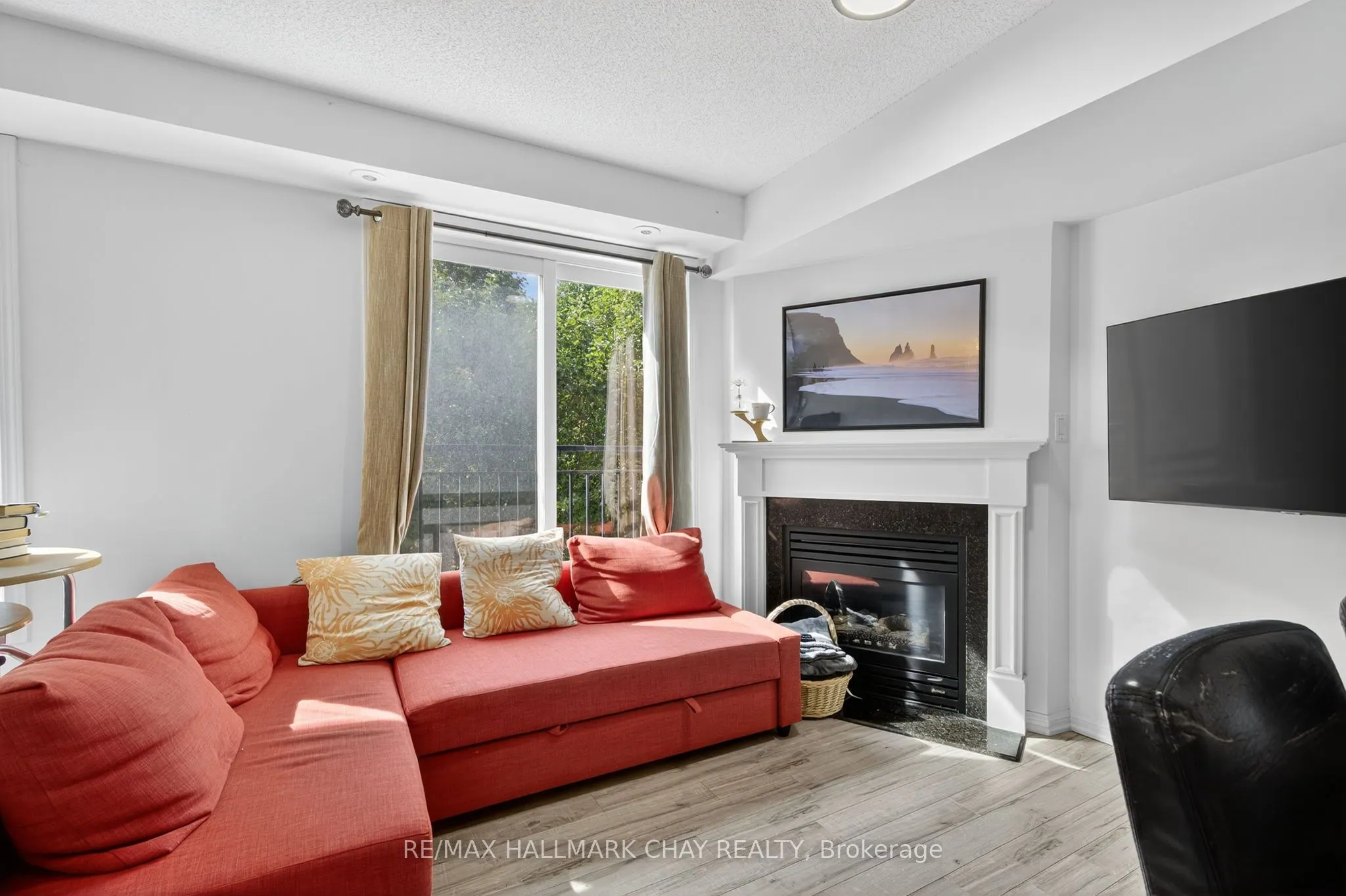 15 Laidlaw Street, #606