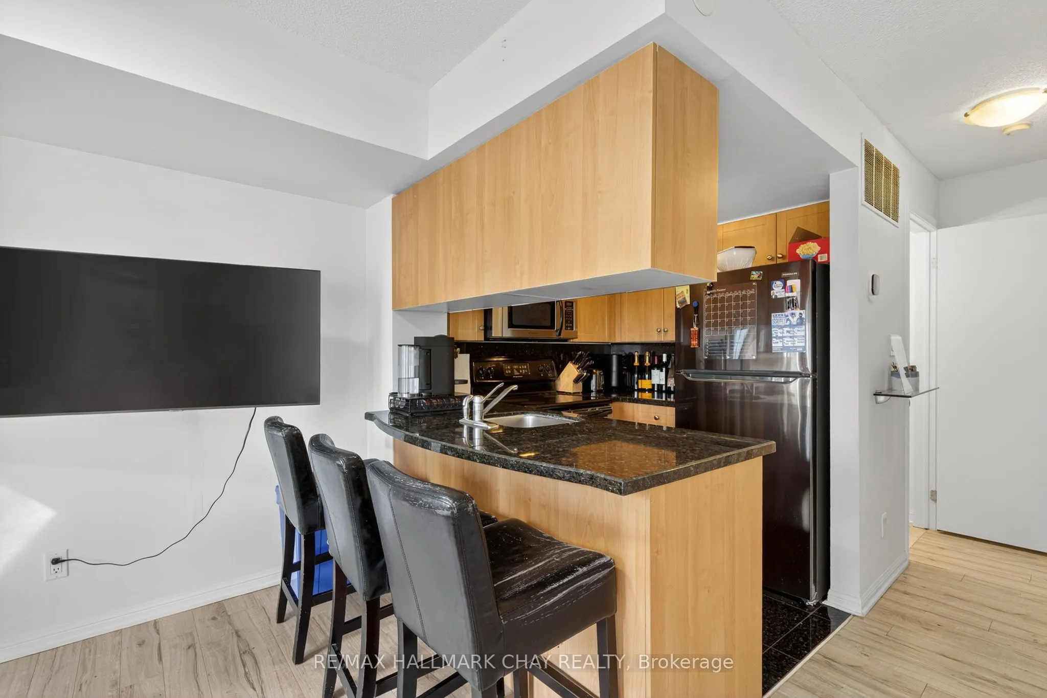 15 Laidlaw Street, #606