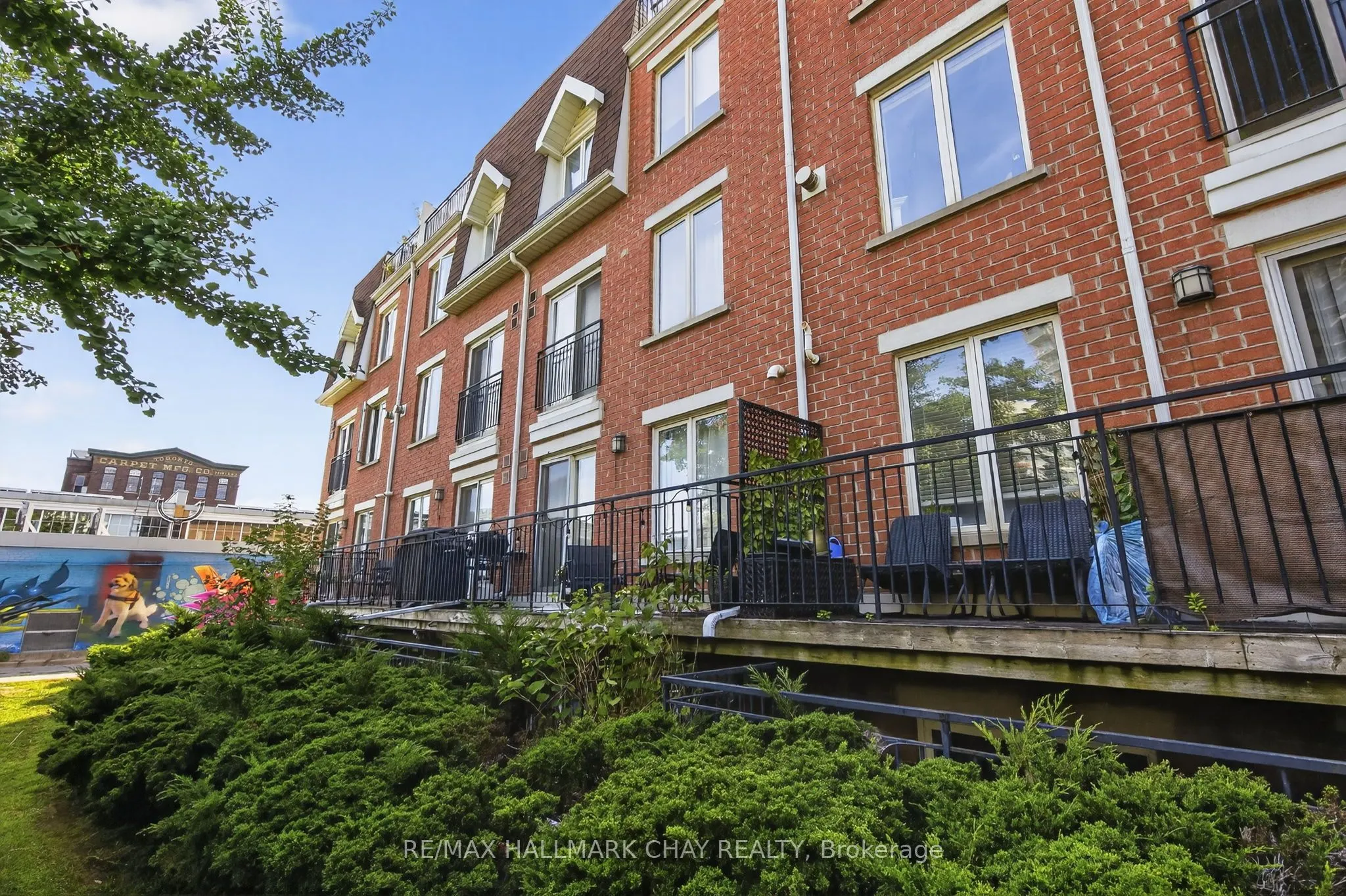 15 Laidlaw Street, #606