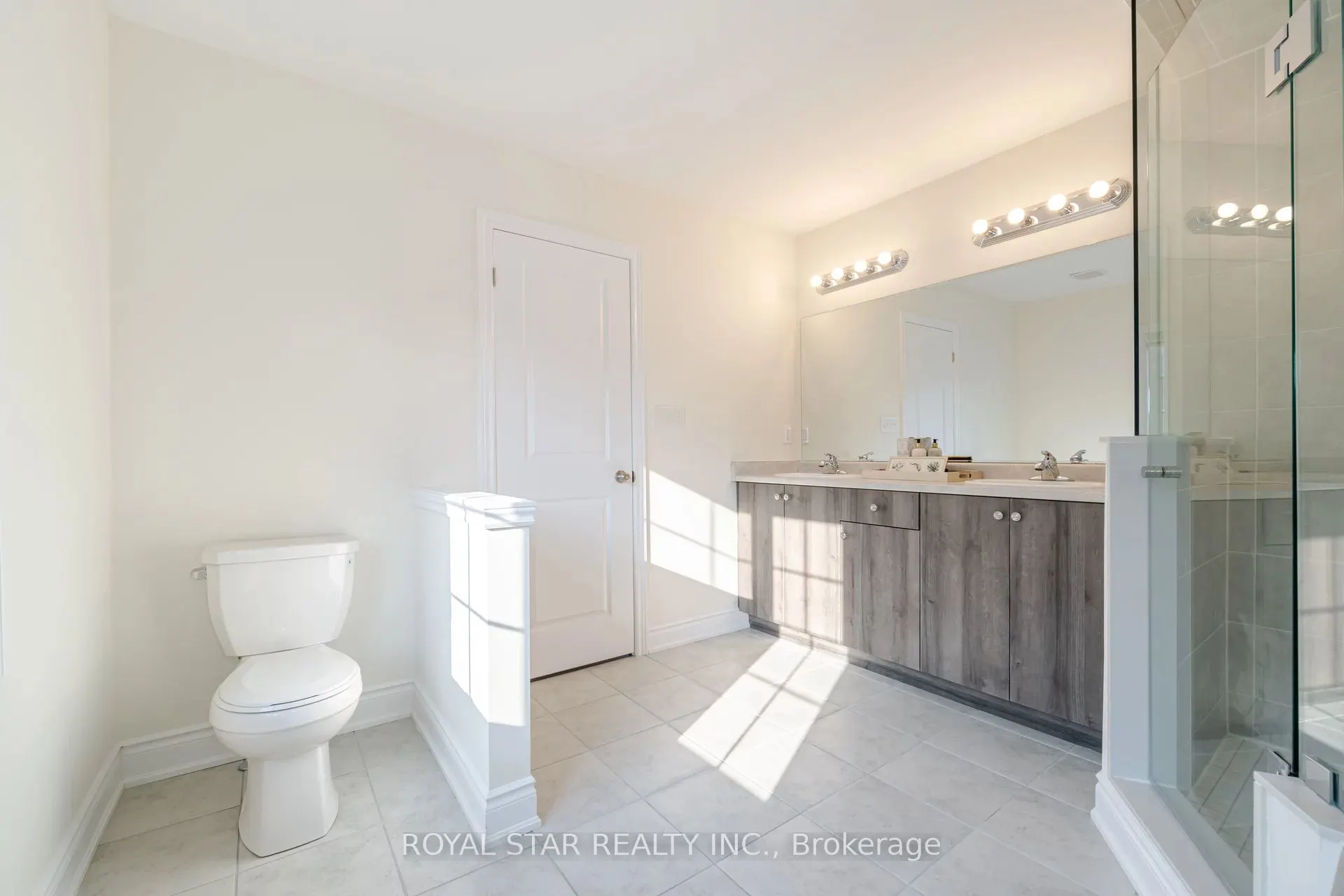 1 Bushwood Trail, #Upper