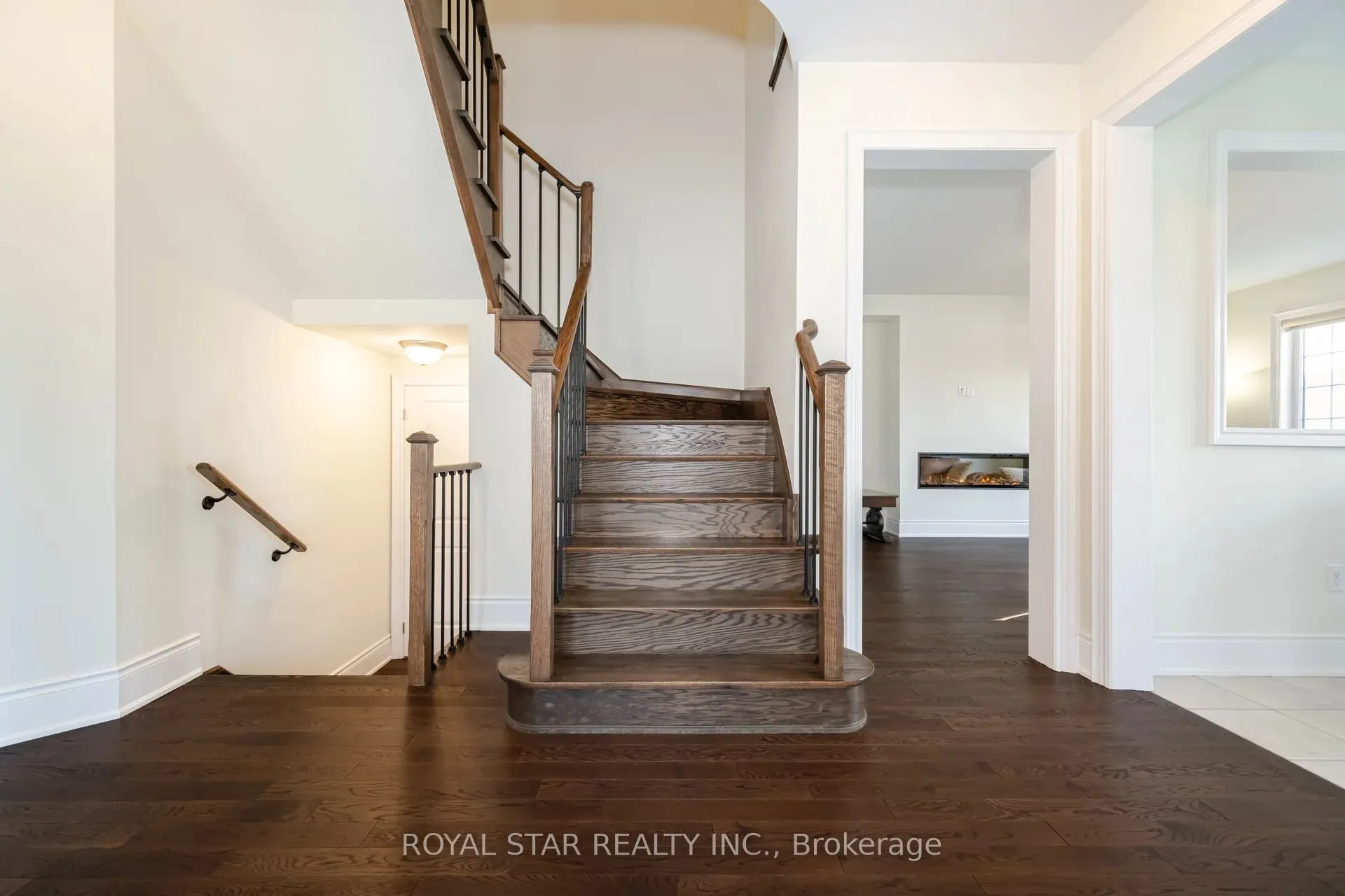 1 Bushwood Trail, #Upper