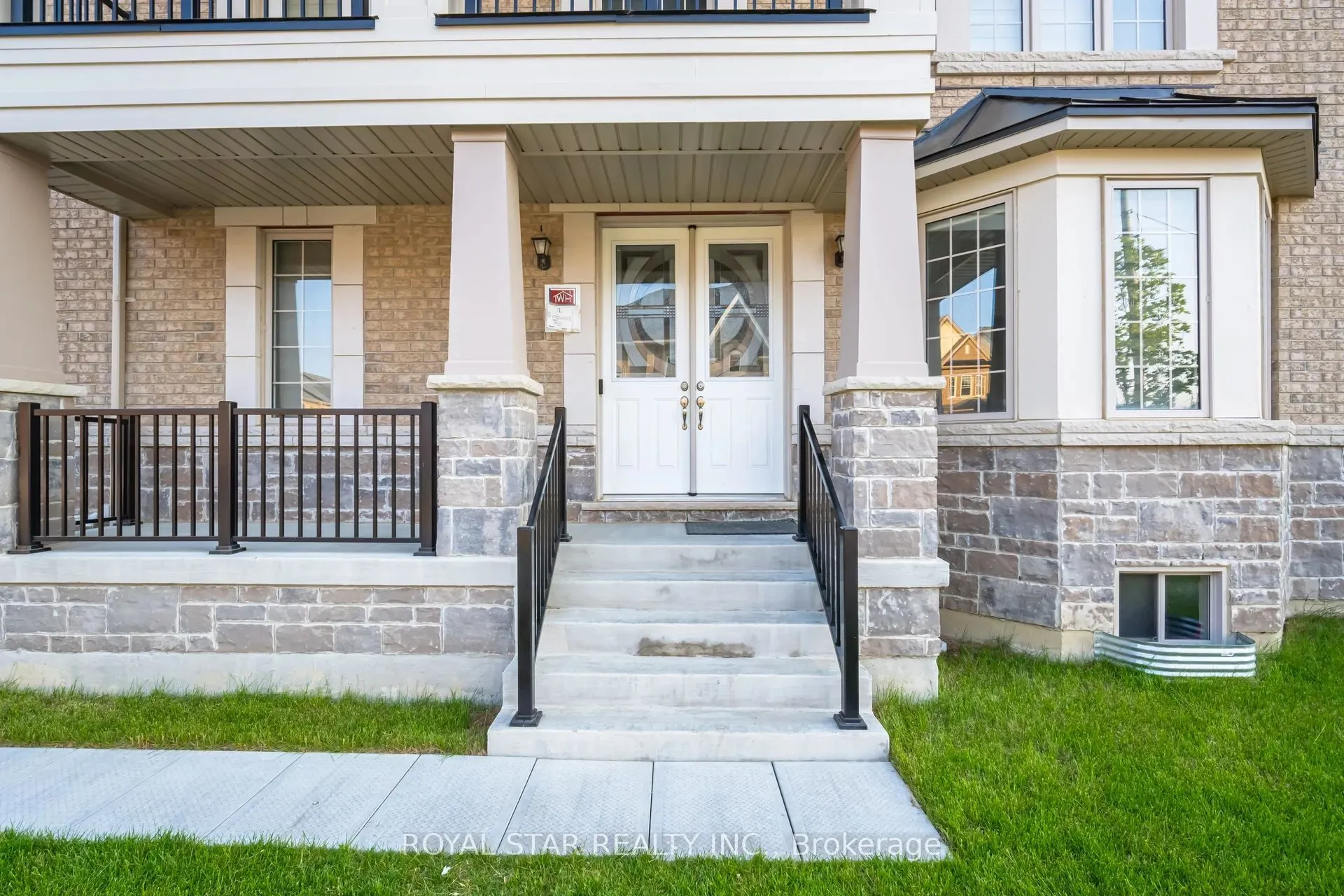1 Bushwood Trail, #Upper