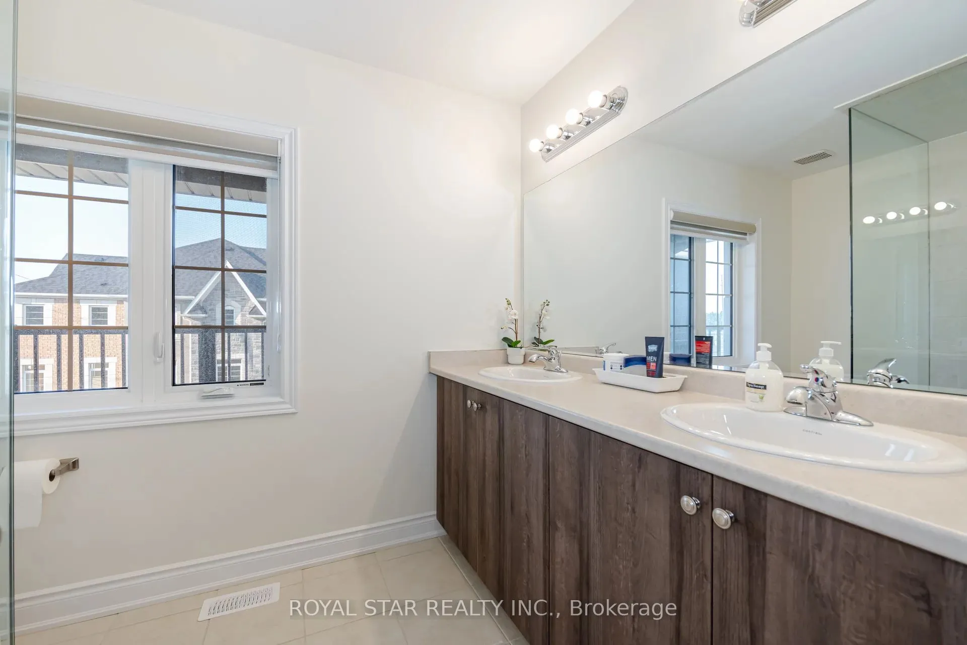 1 Bushwood Trail, #Upper