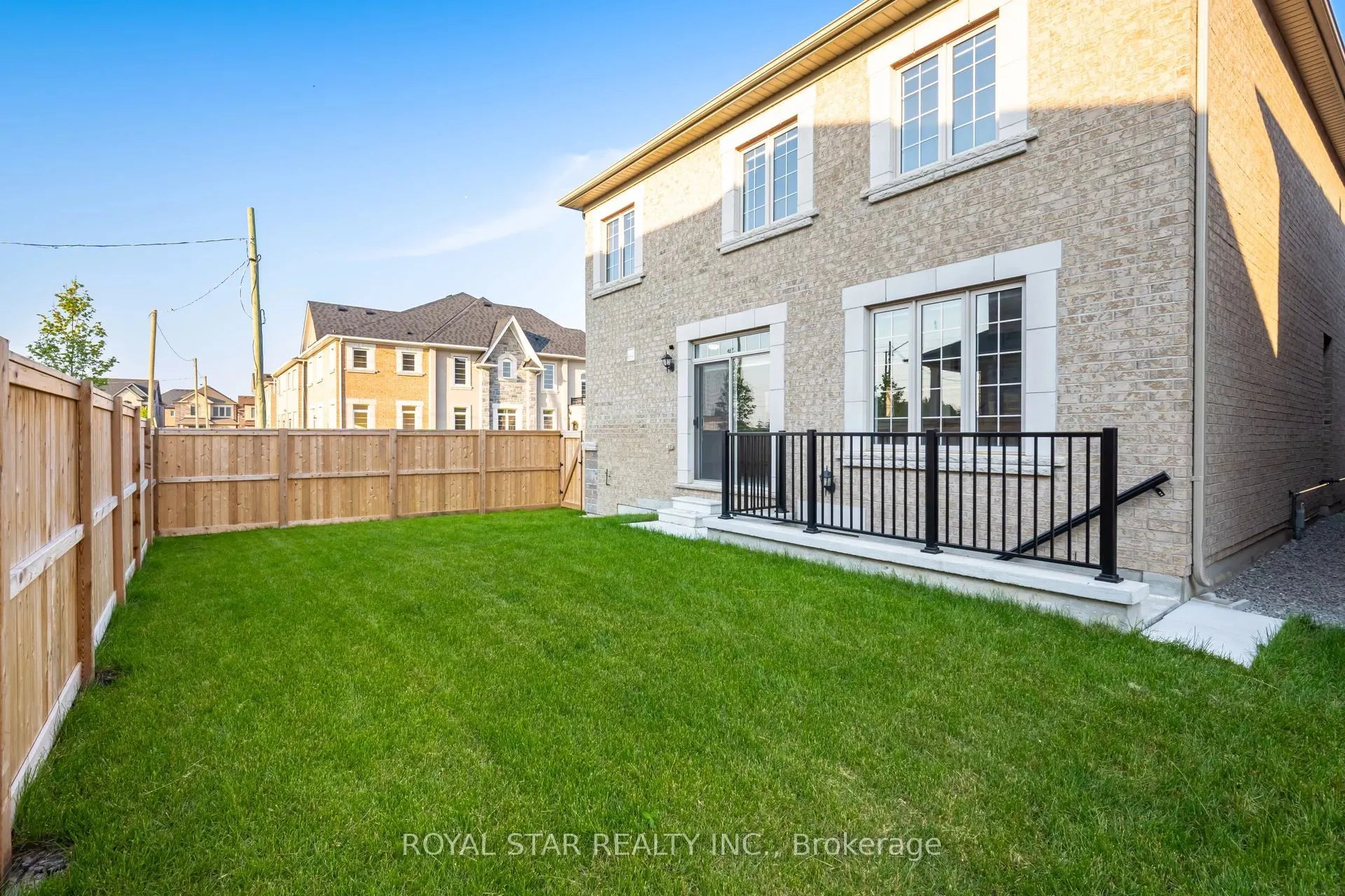 1 Bushwood Trail, #Upper