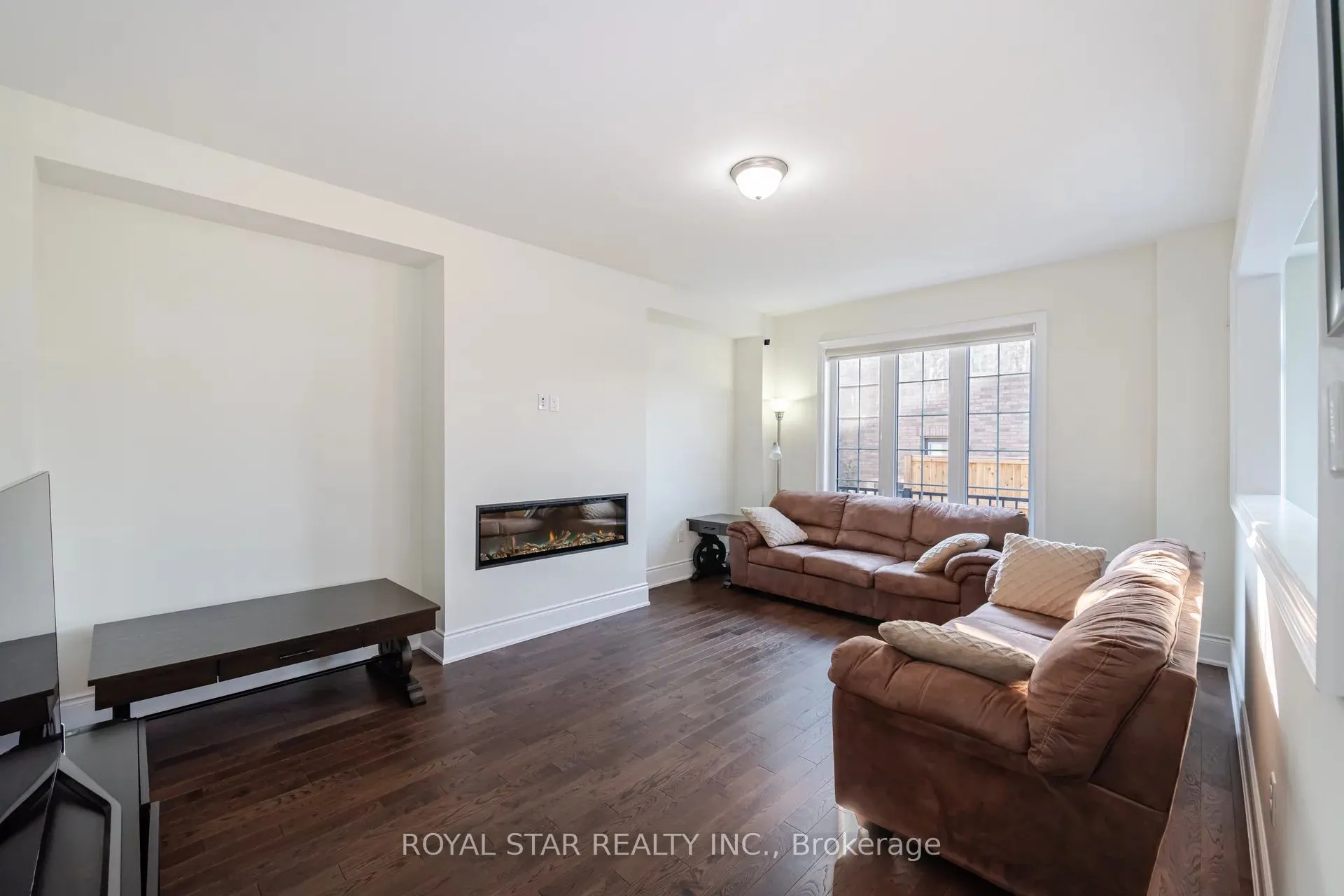 1 Bushwood Trail, #Upper