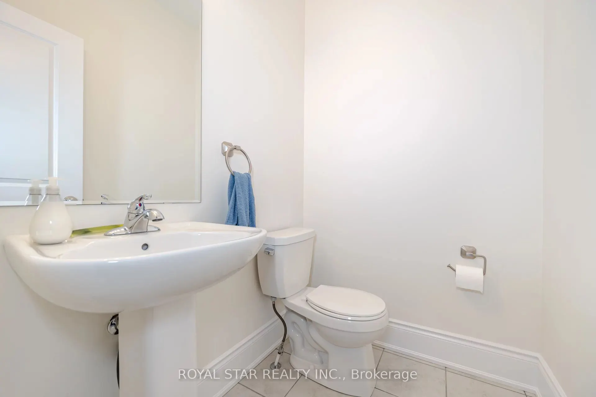 1 Bushwood Trail, #Upper