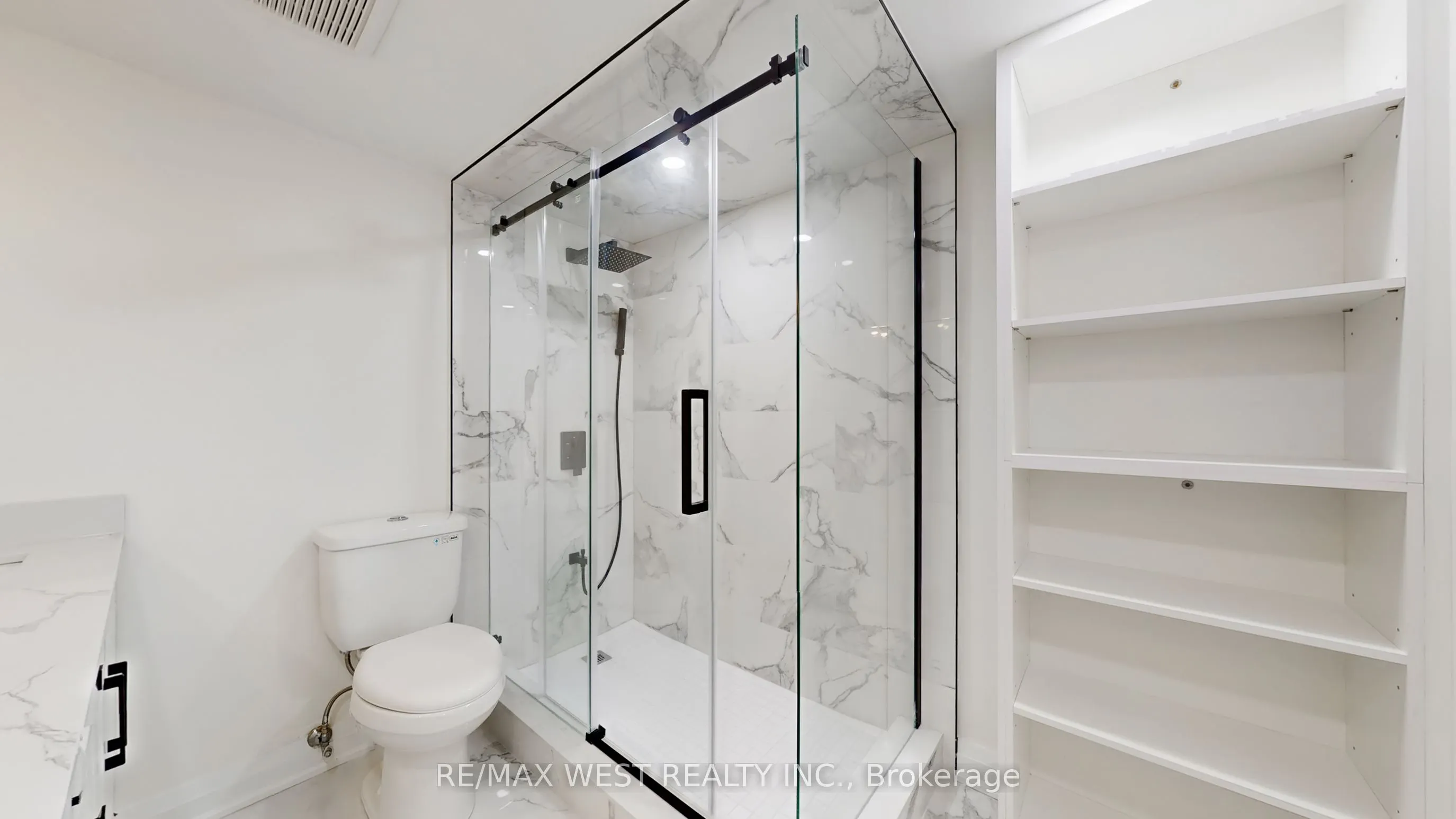 1535 Lakeshore Road E, #404