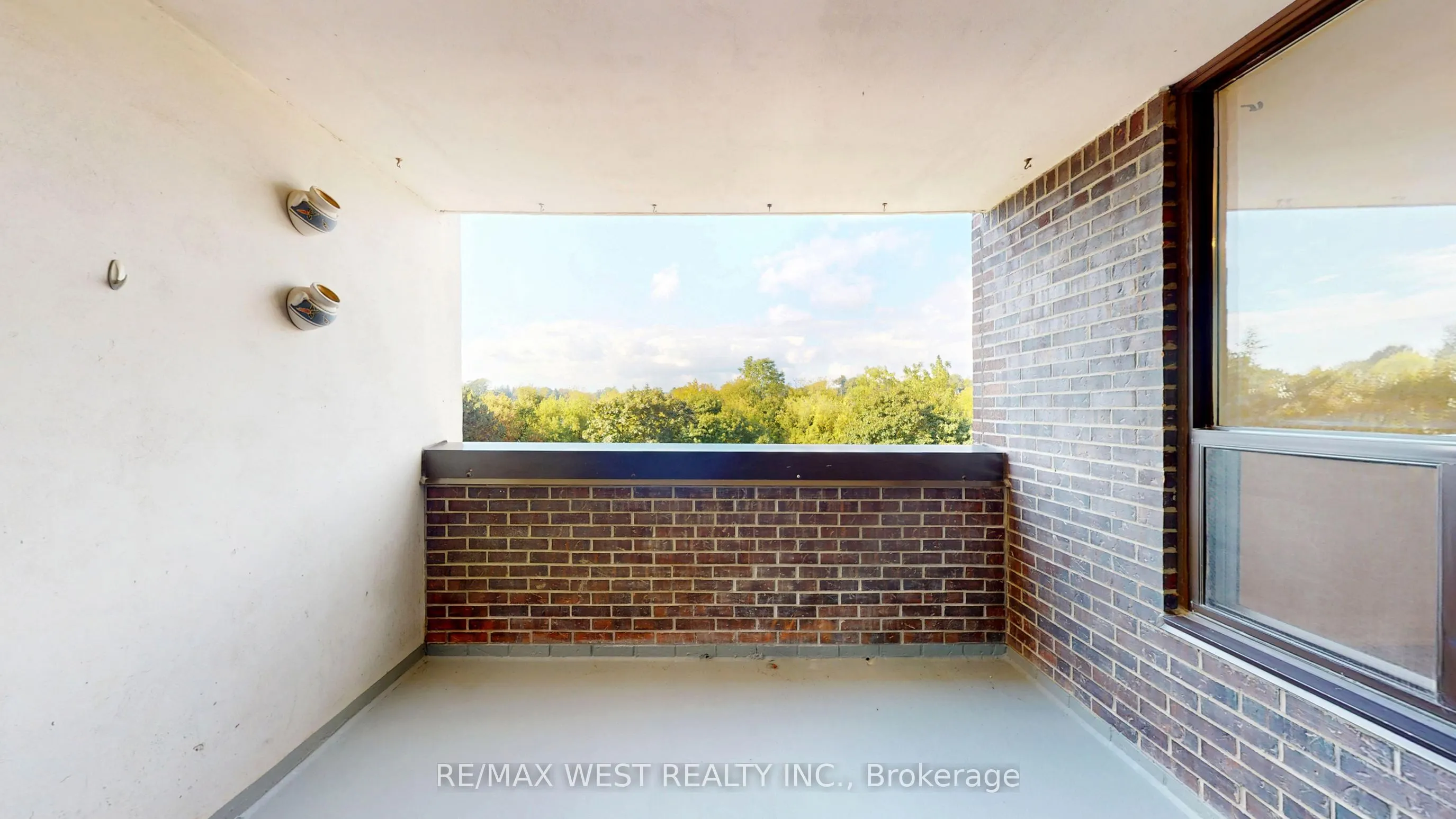 1535 Lakeshore Road E, #404