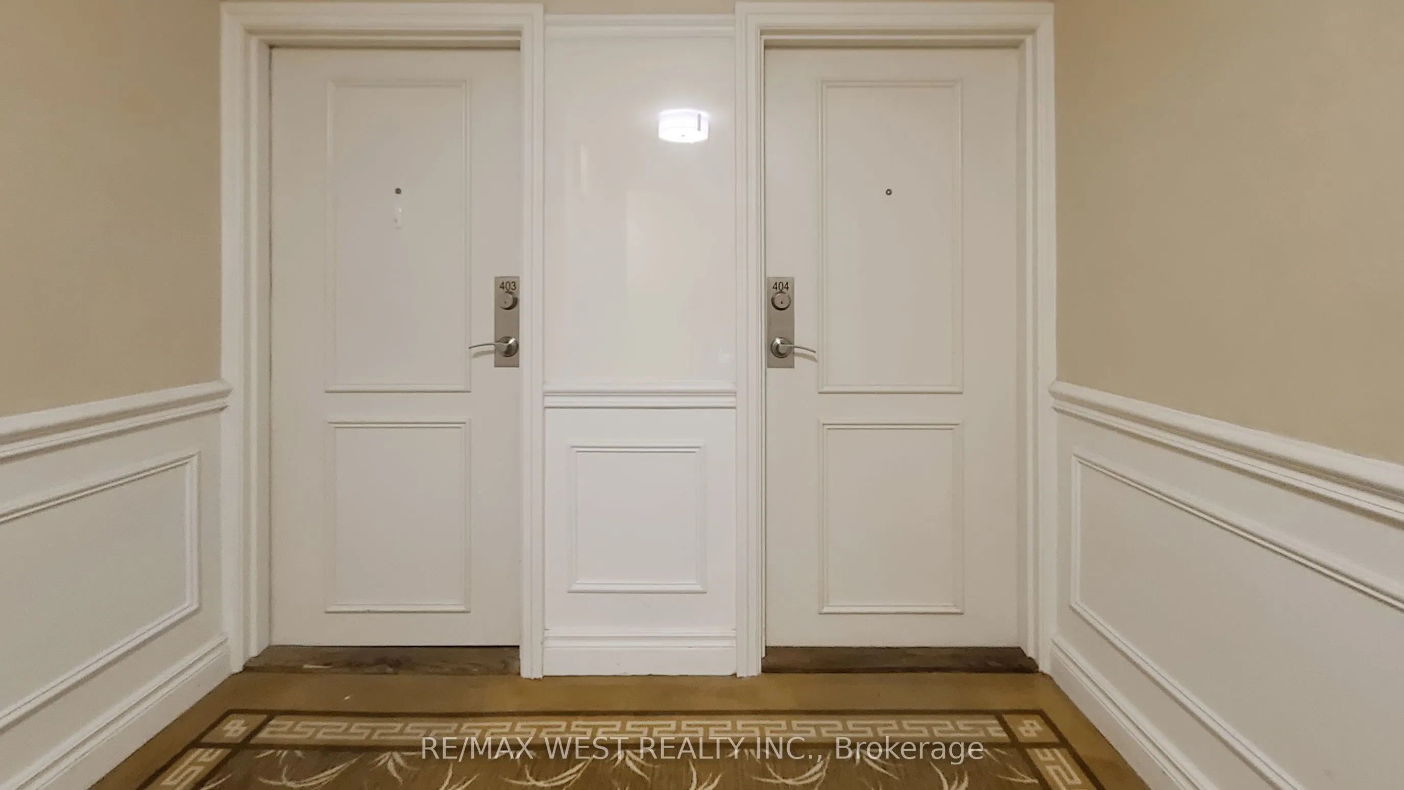 1535 Lakeshore Road E, #404