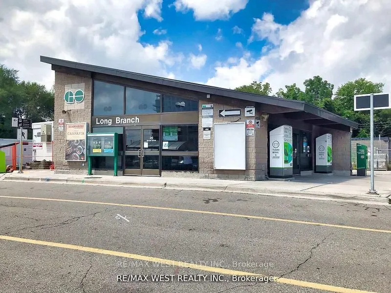 1535 Lakeshore Road E, #404