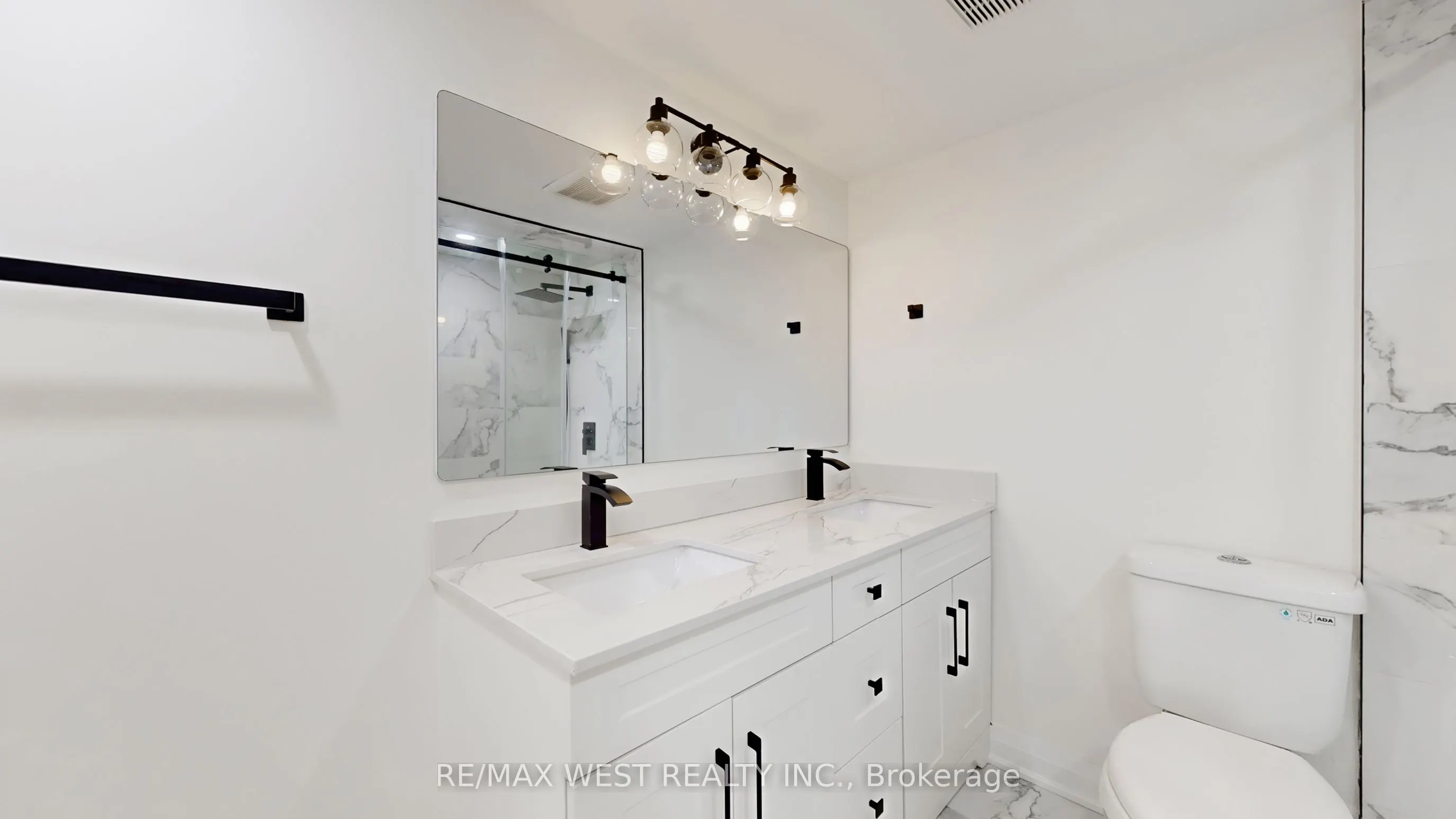 1535 Lakeshore Road E, #404