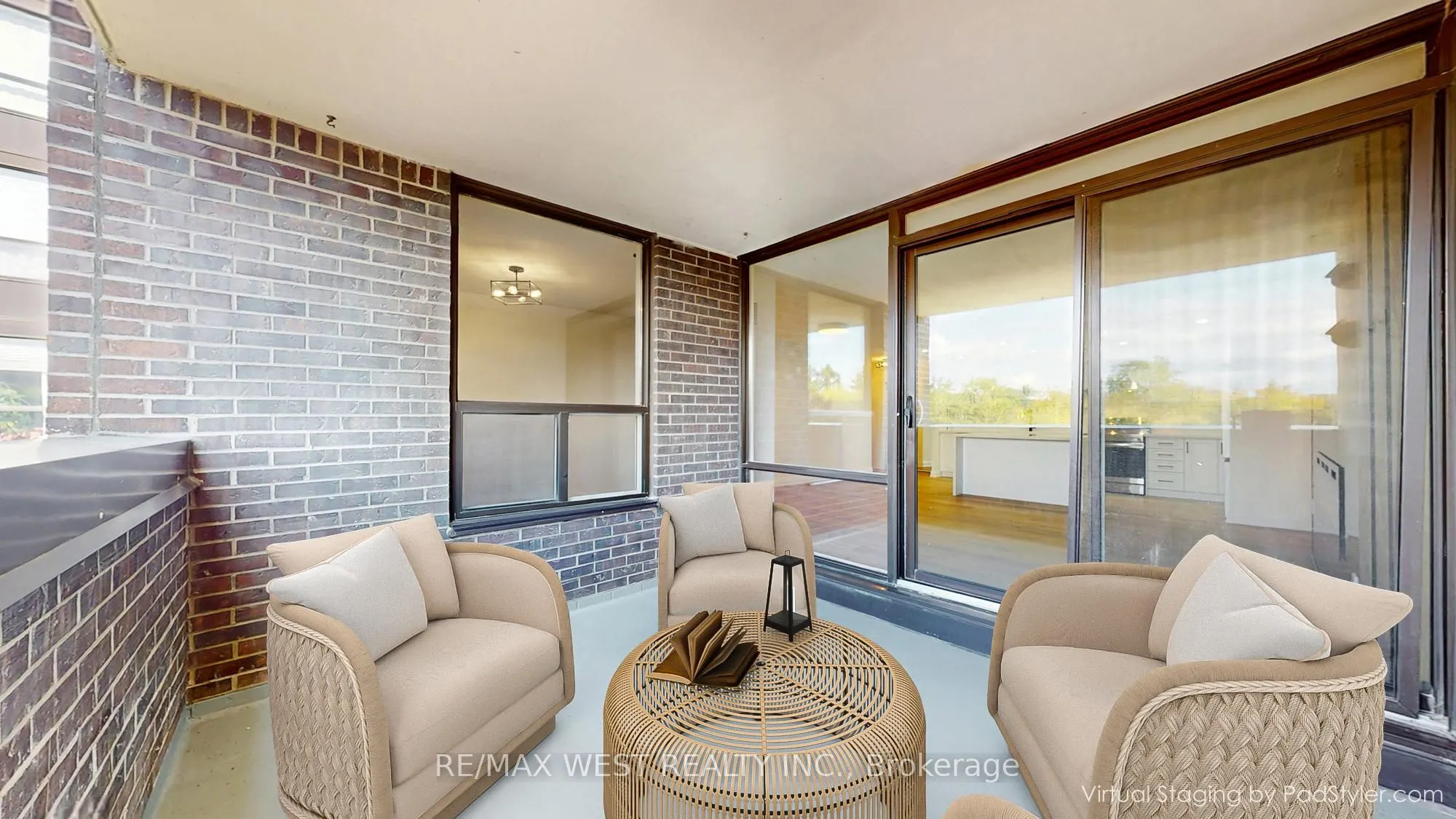 1535 Lakeshore Road E, #404