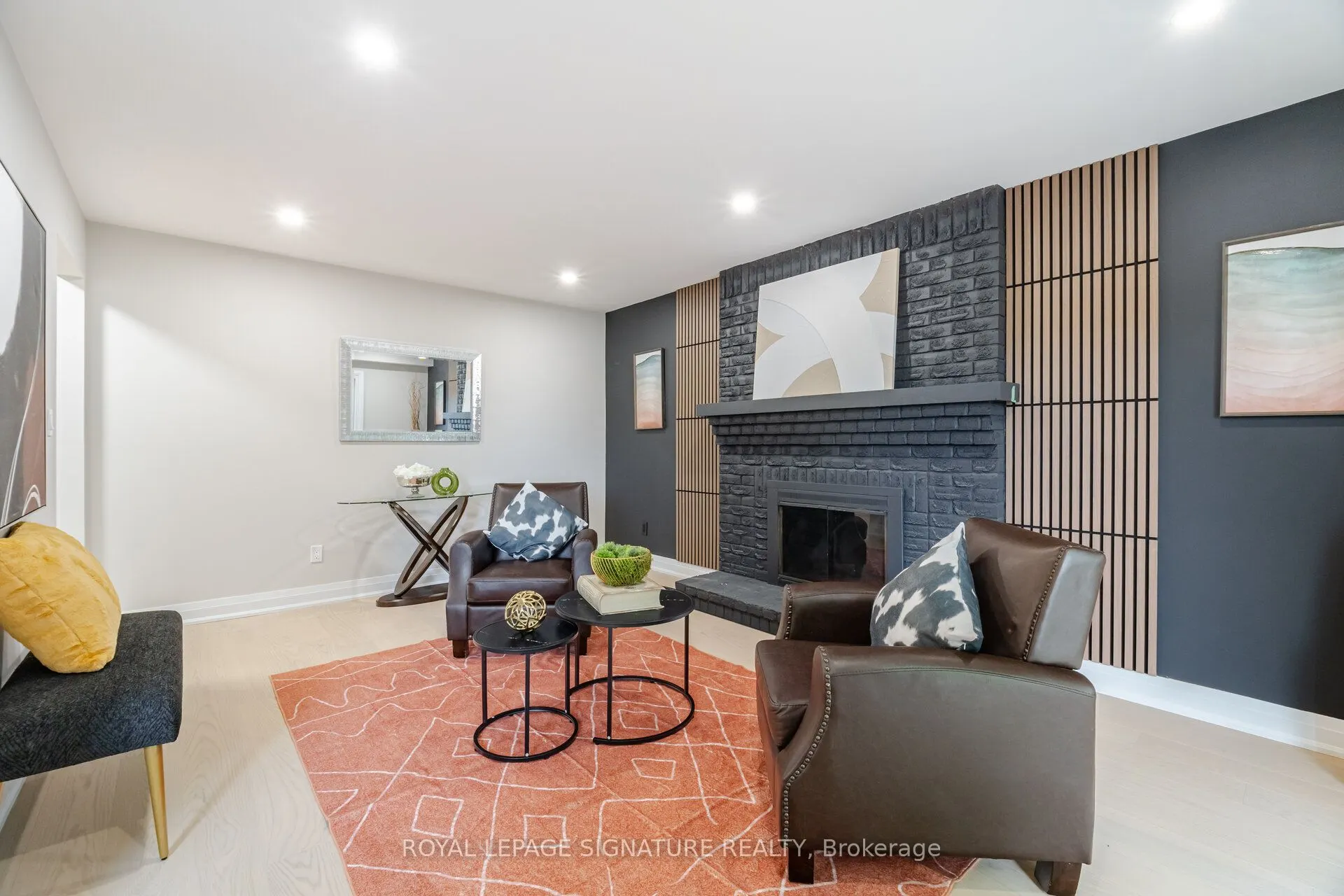 2392 Arnold Crescent