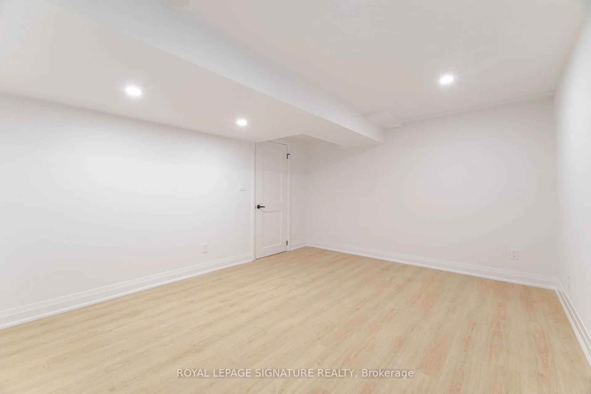 2392 Arnold Crescent