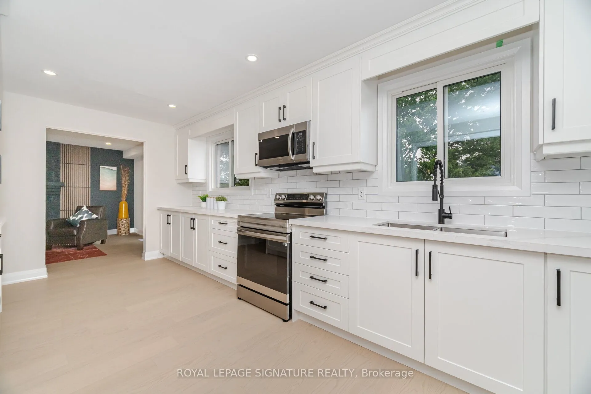 2392 Arnold Crescent