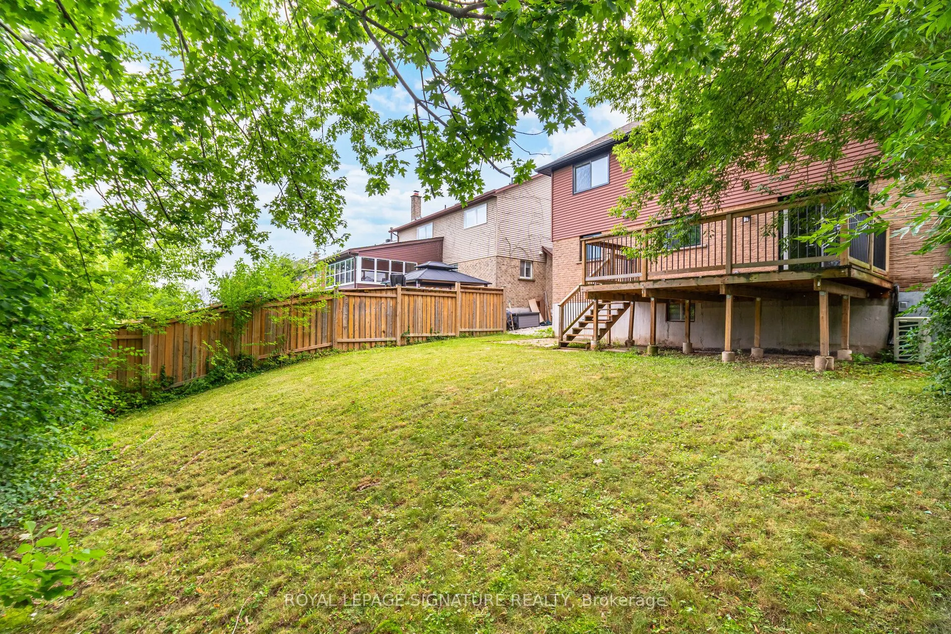 2392 Arnold Crescent