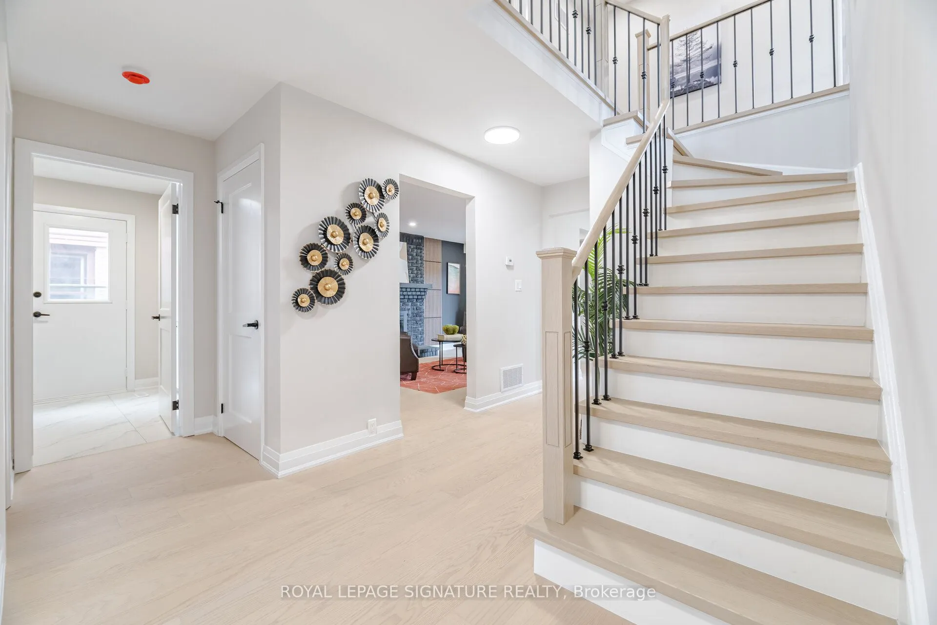 2392 Arnold Crescent