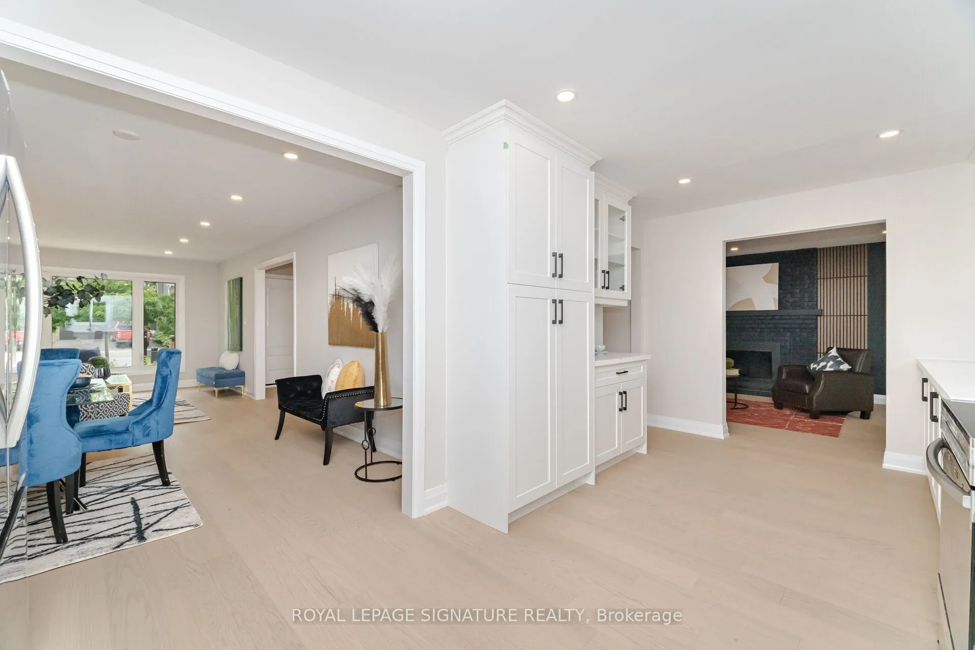 2392 Arnold Crescent