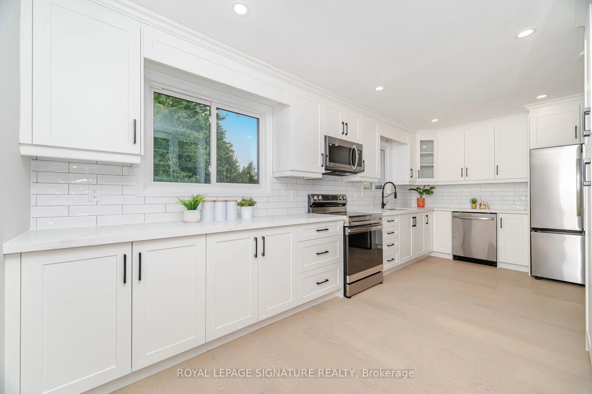 2392 Arnold Crescent
