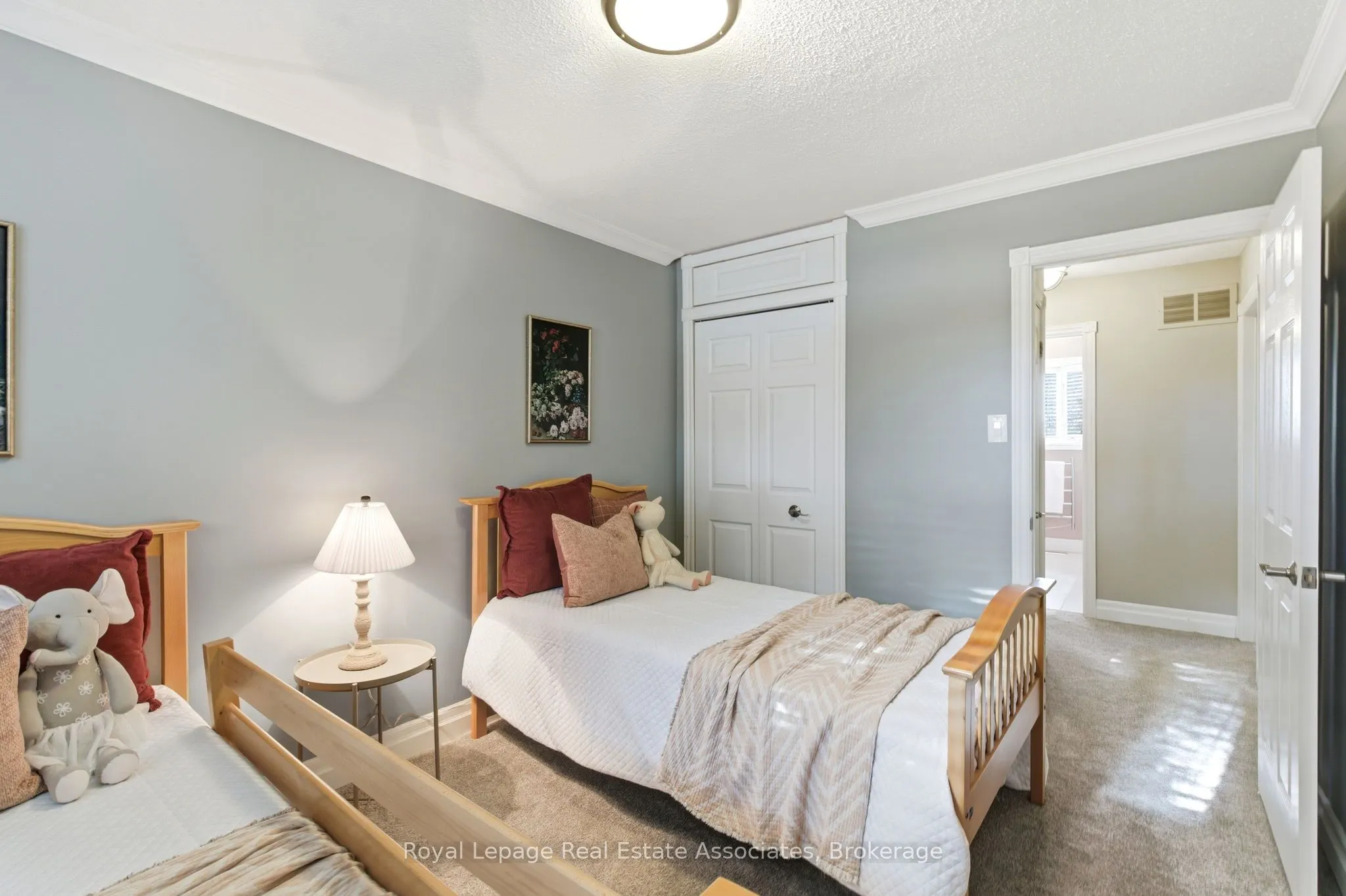 60 Newbridge Crescent