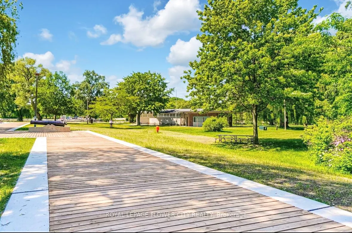 1515 Lakeshore Road E, #602