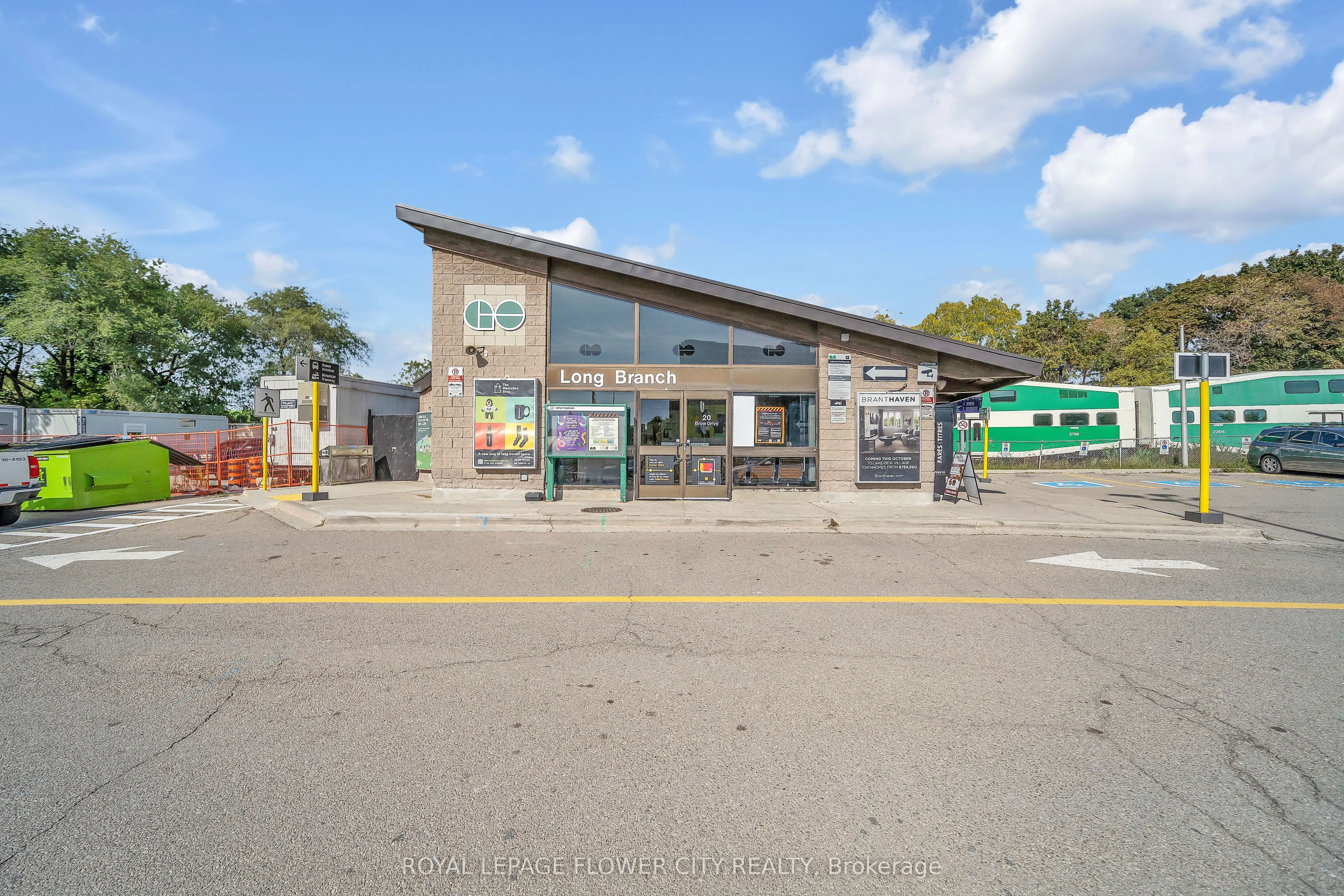 1515 Lakeshore Road E, #602