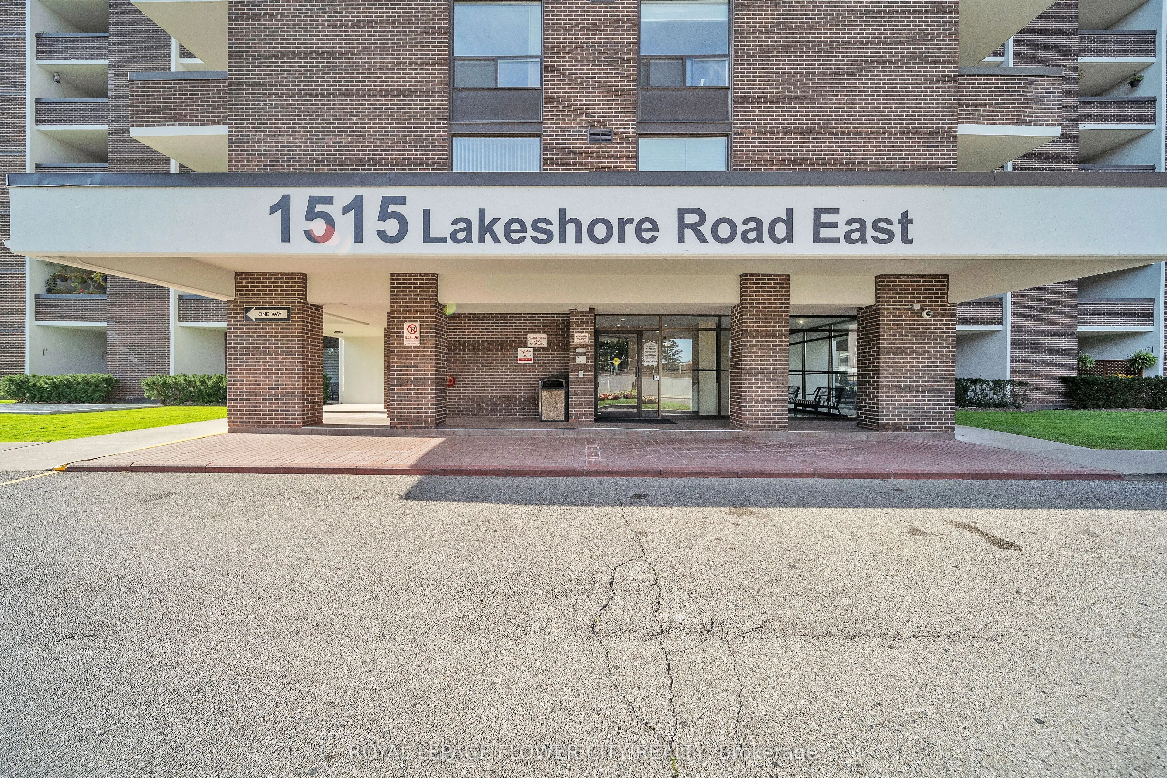 1515 Lakeshore Road E, #602