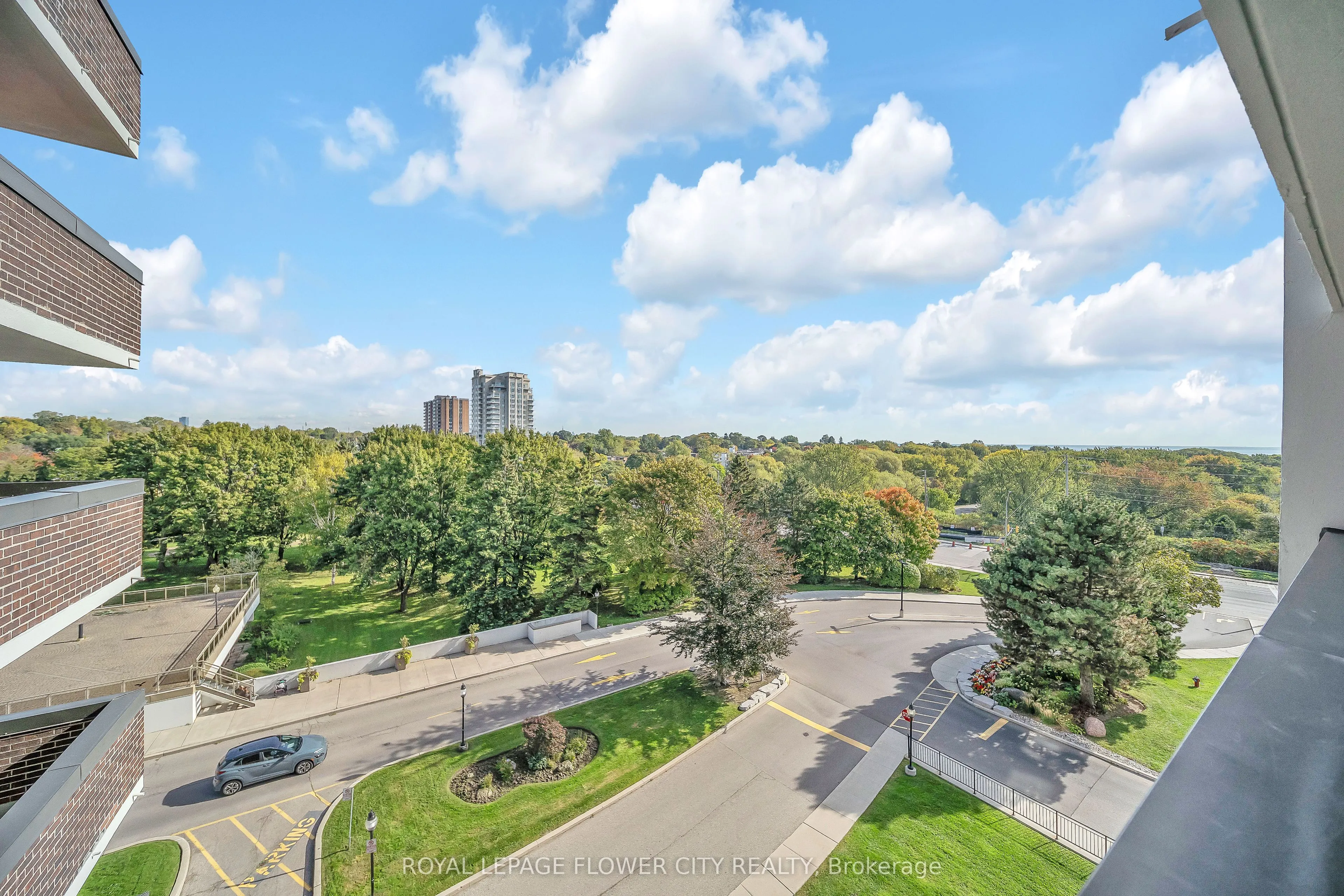 1515 Lakeshore Road E, #602