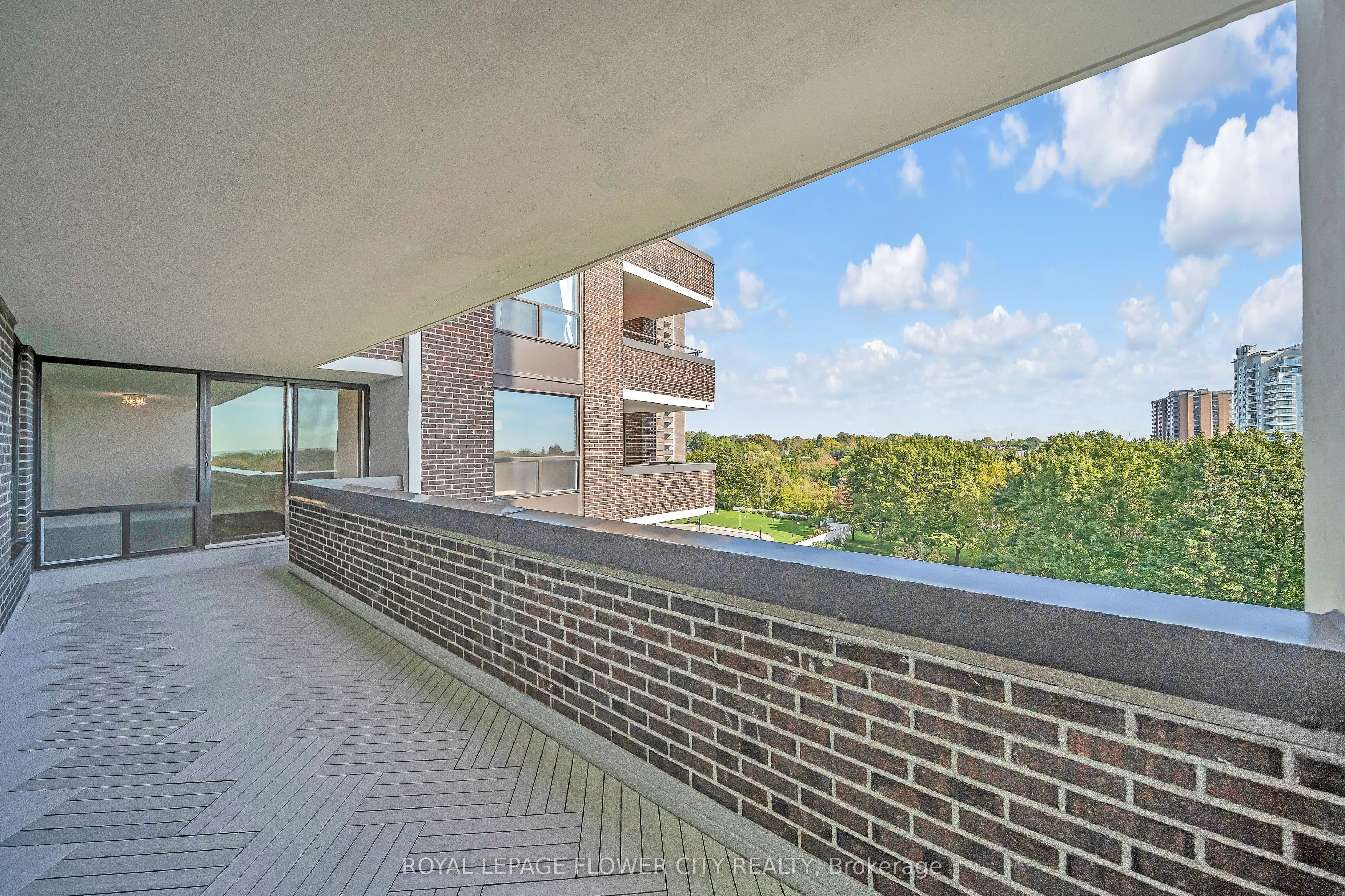 1515 Lakeshore Road E, #602