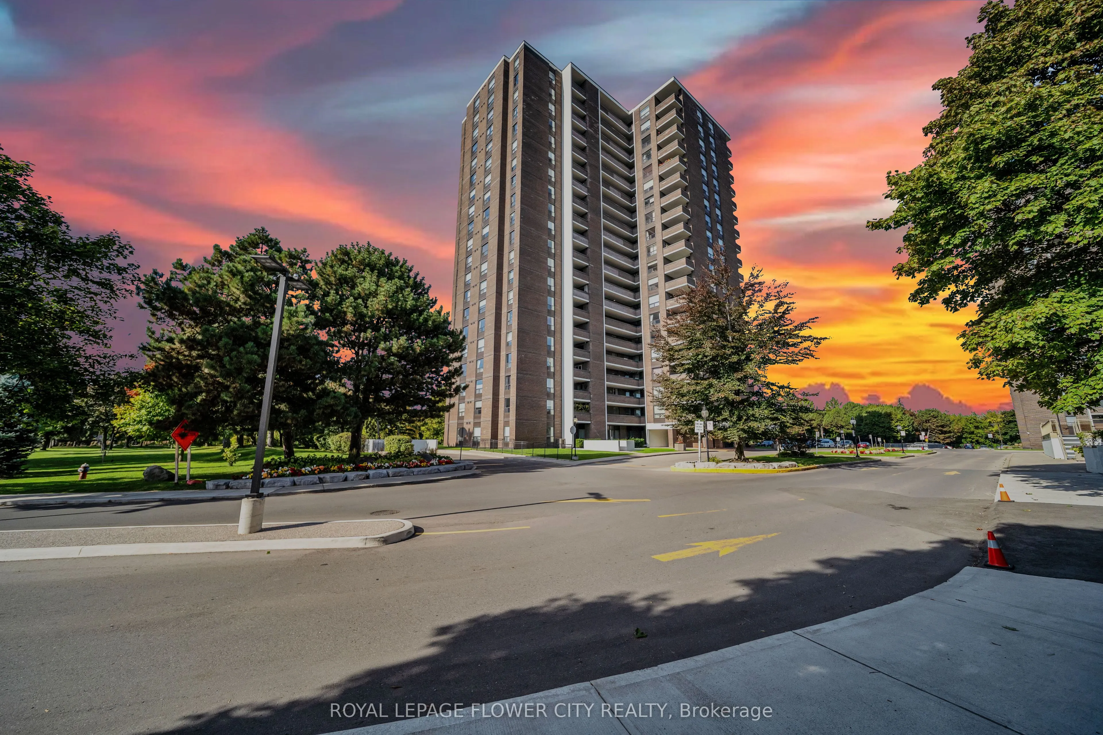 1515 Lakeshore Road E, #602