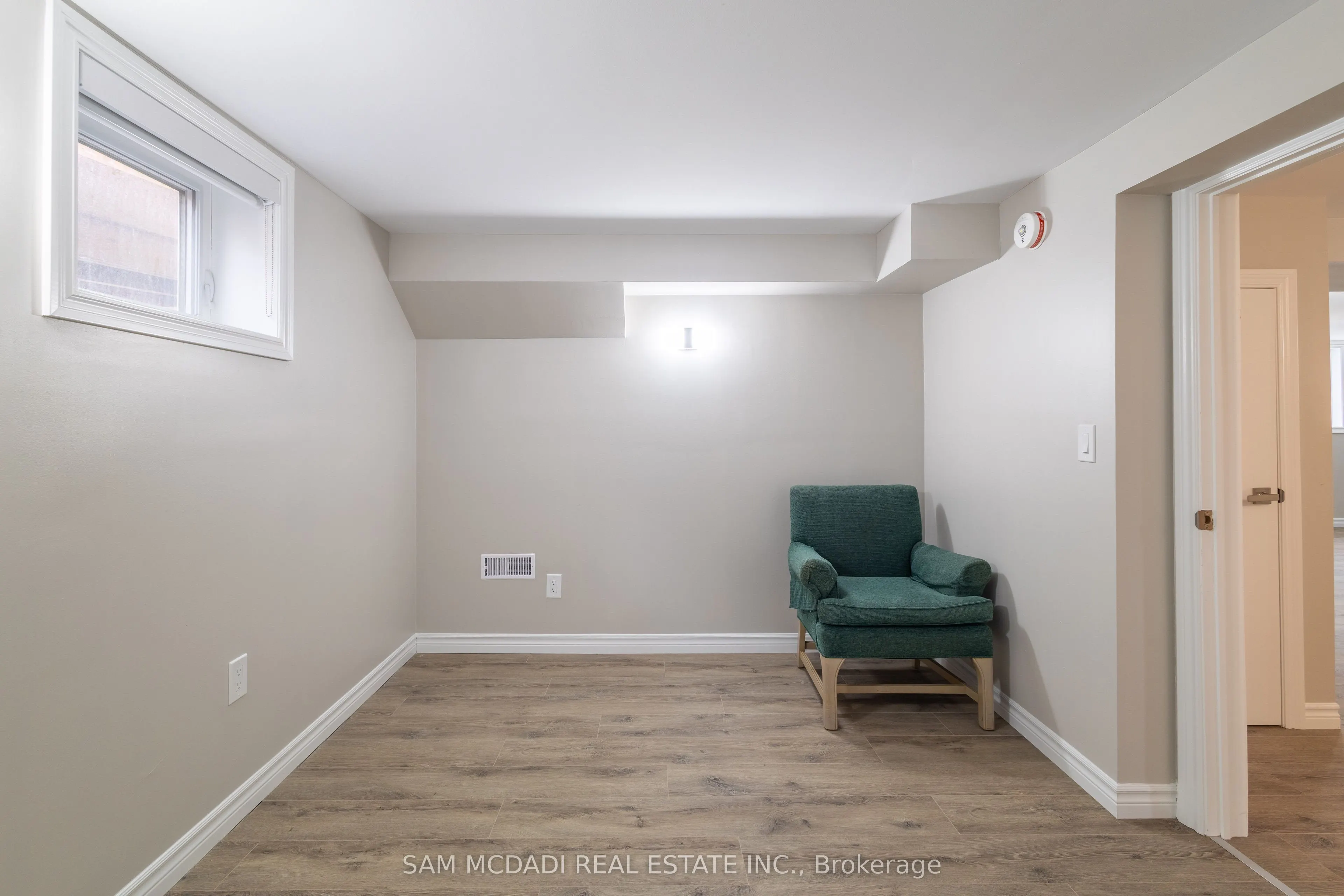 606 Drymen Crescent, #Lower