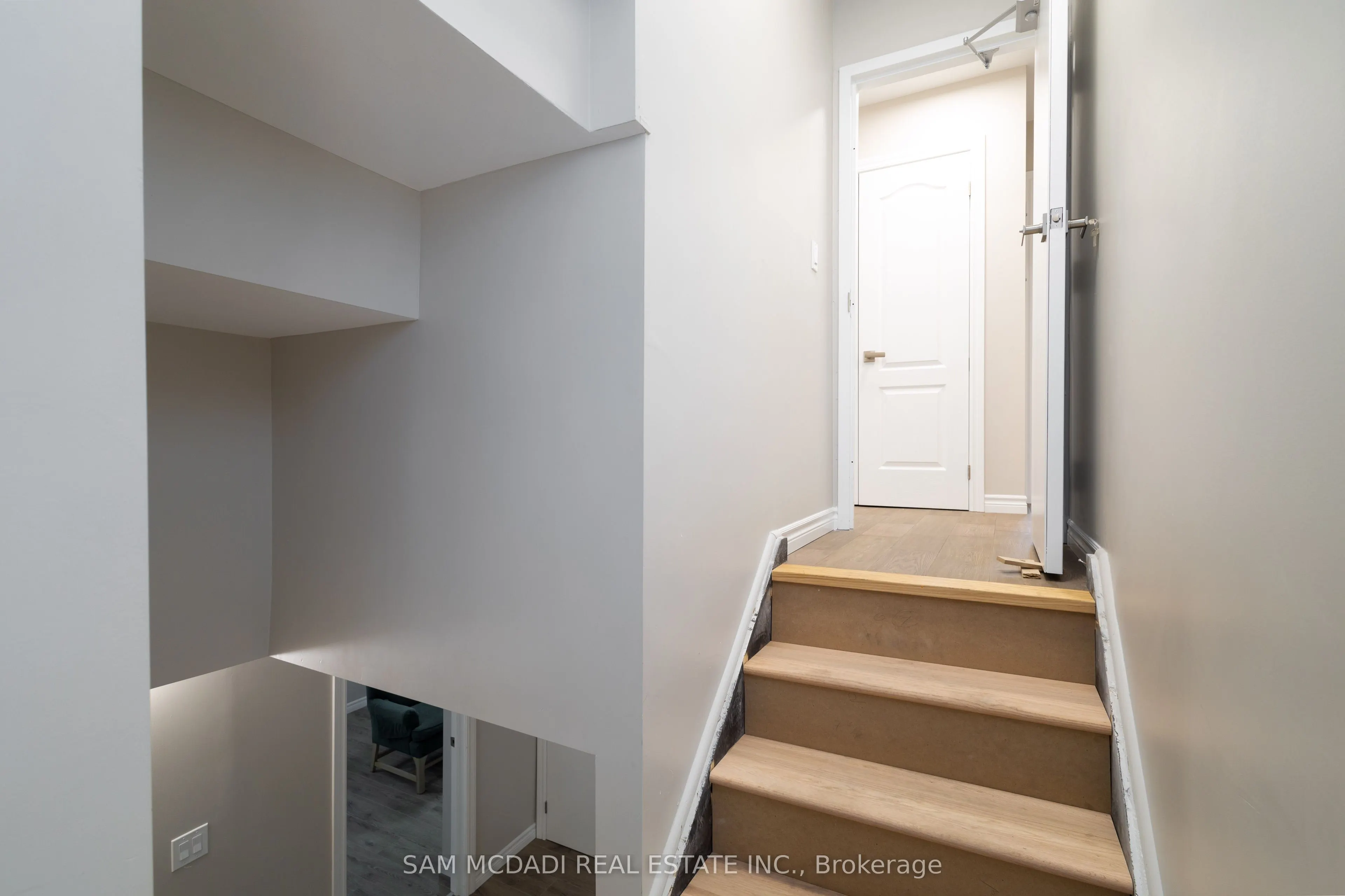 606 Drymen Crescent, #Lower