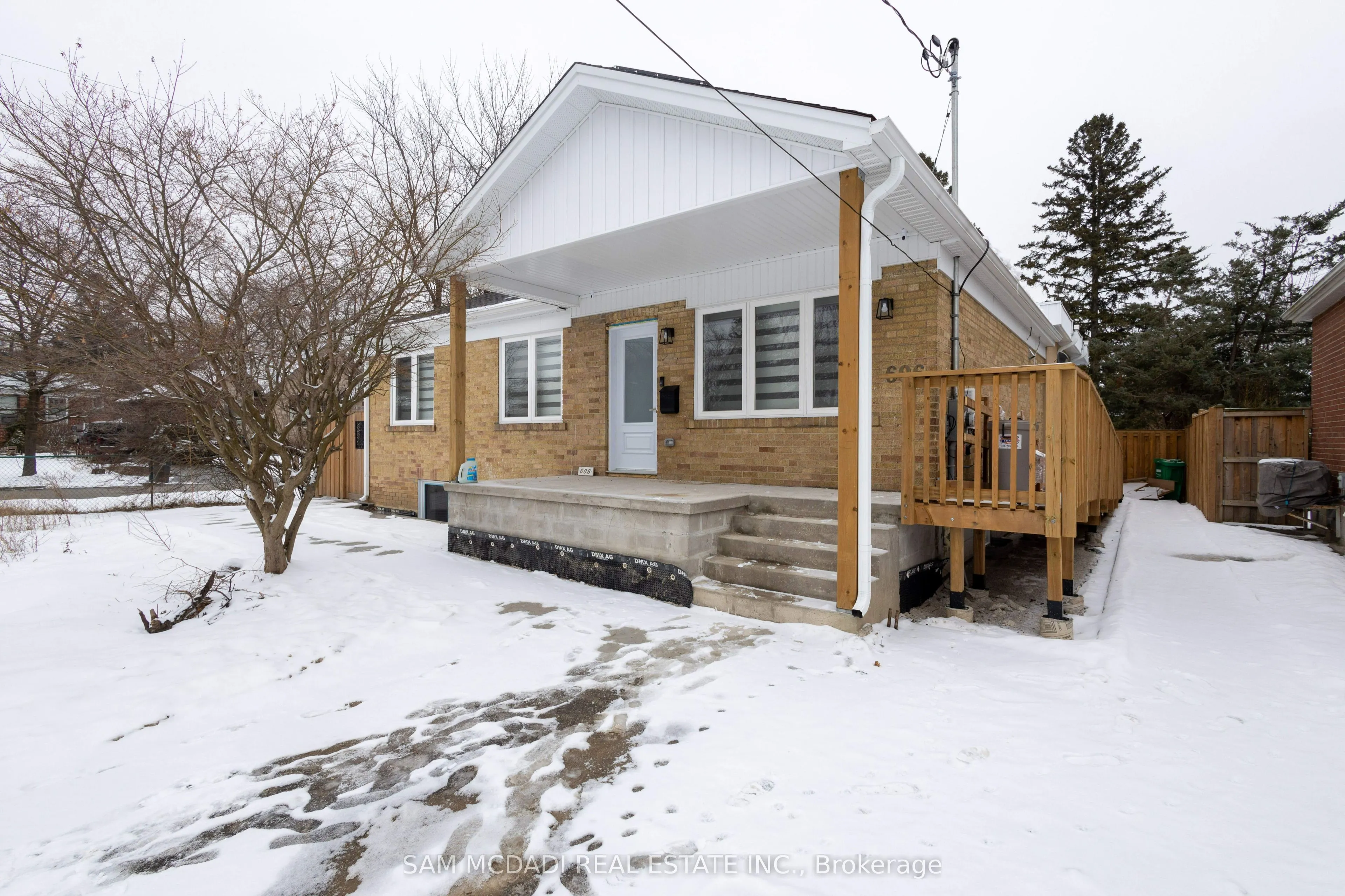 606 Drymen Crescent, #Lower