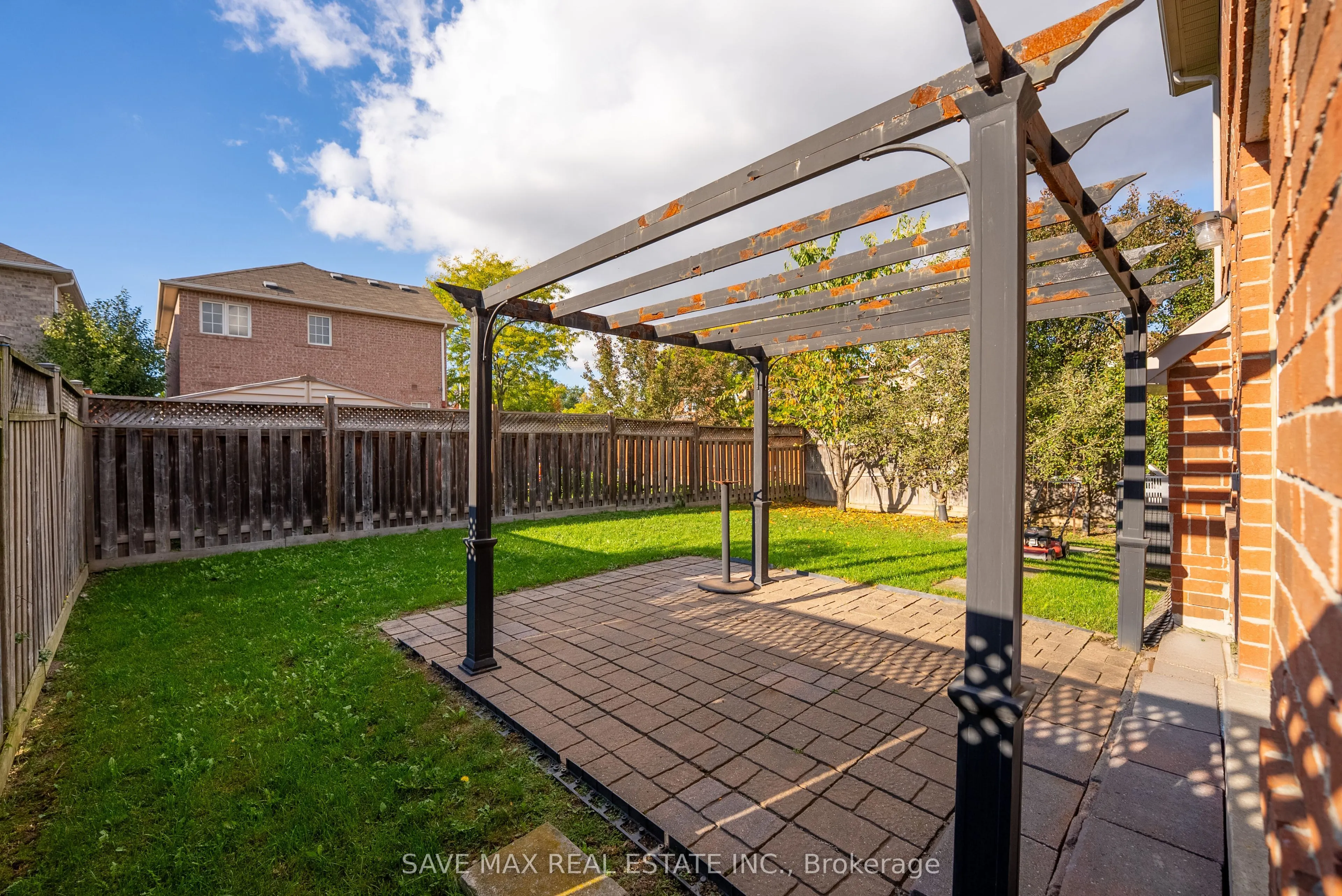 87 Luella Crescent