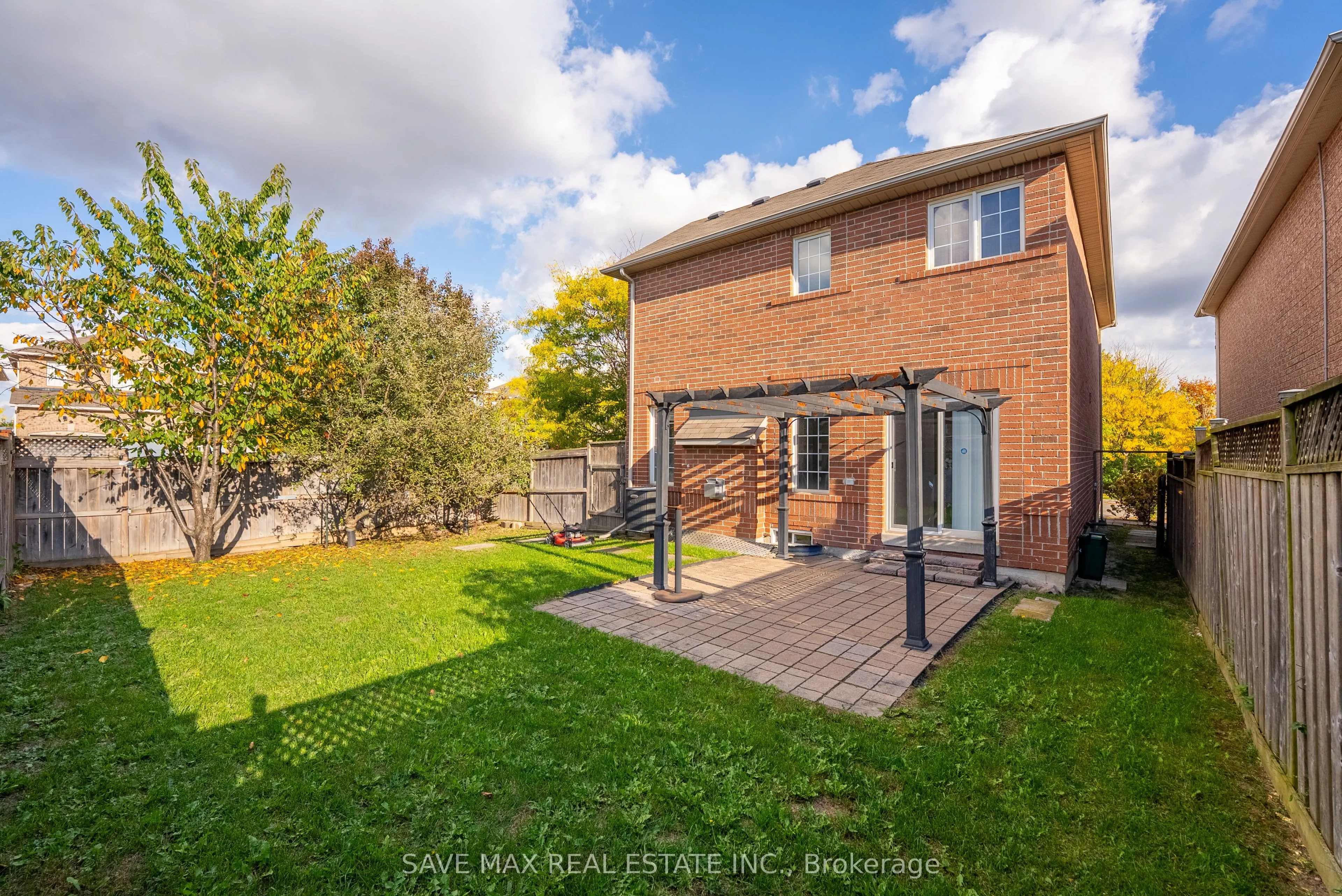 87 Luella Crescent