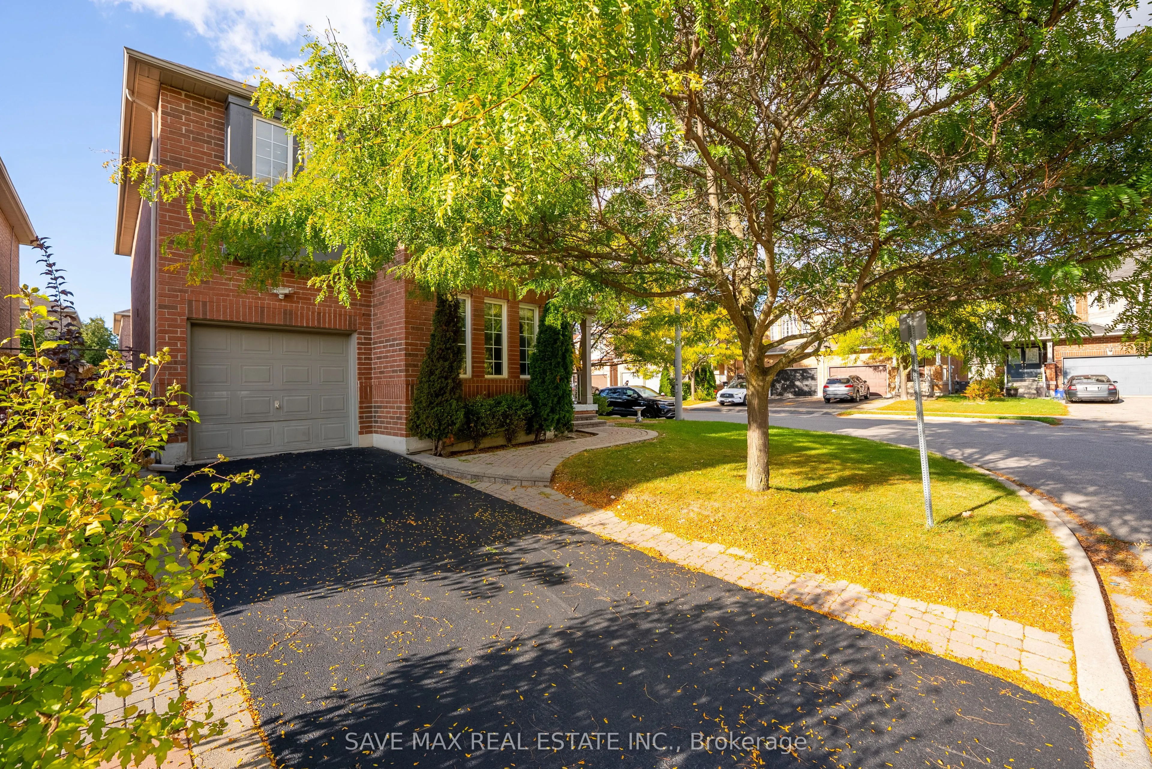 87 Luella Crescent