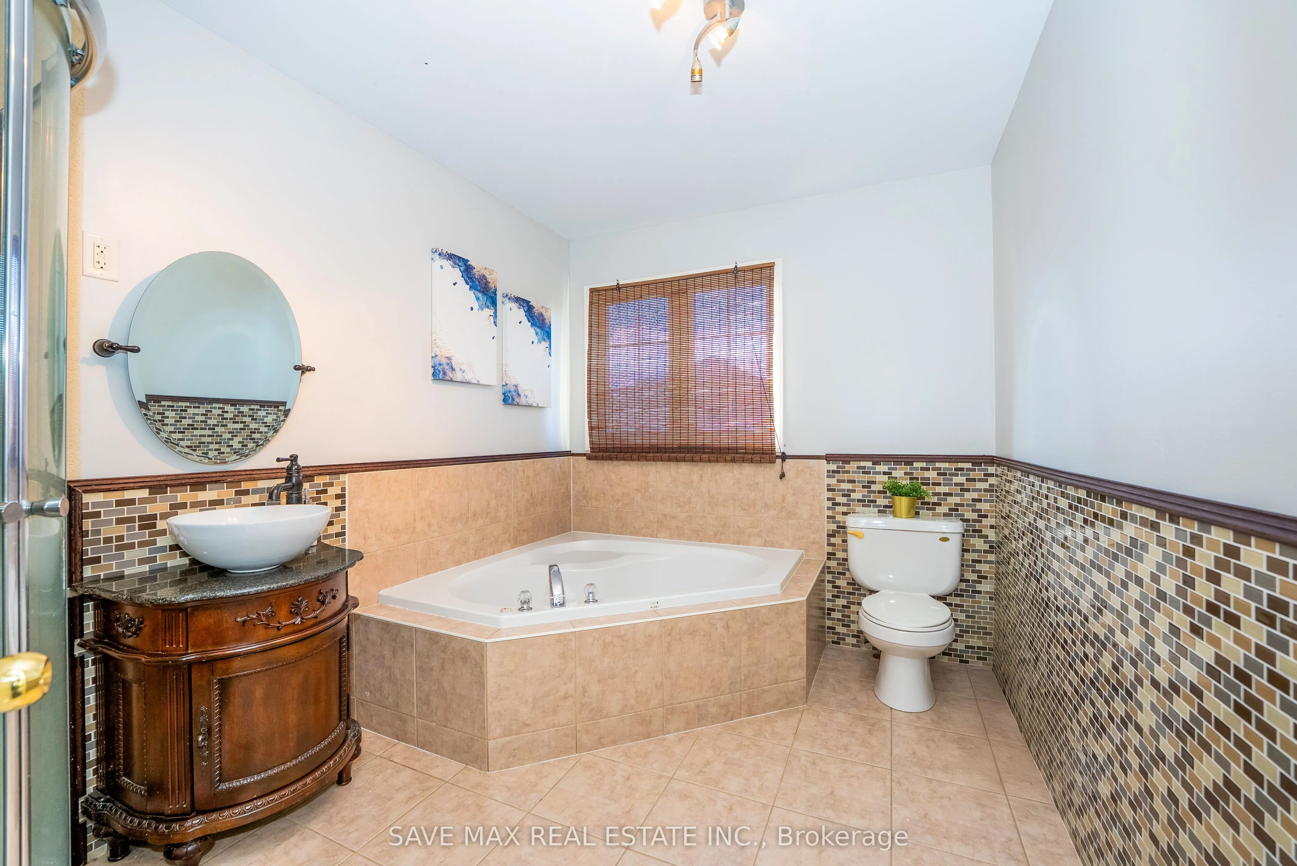 87 Luella Crescent