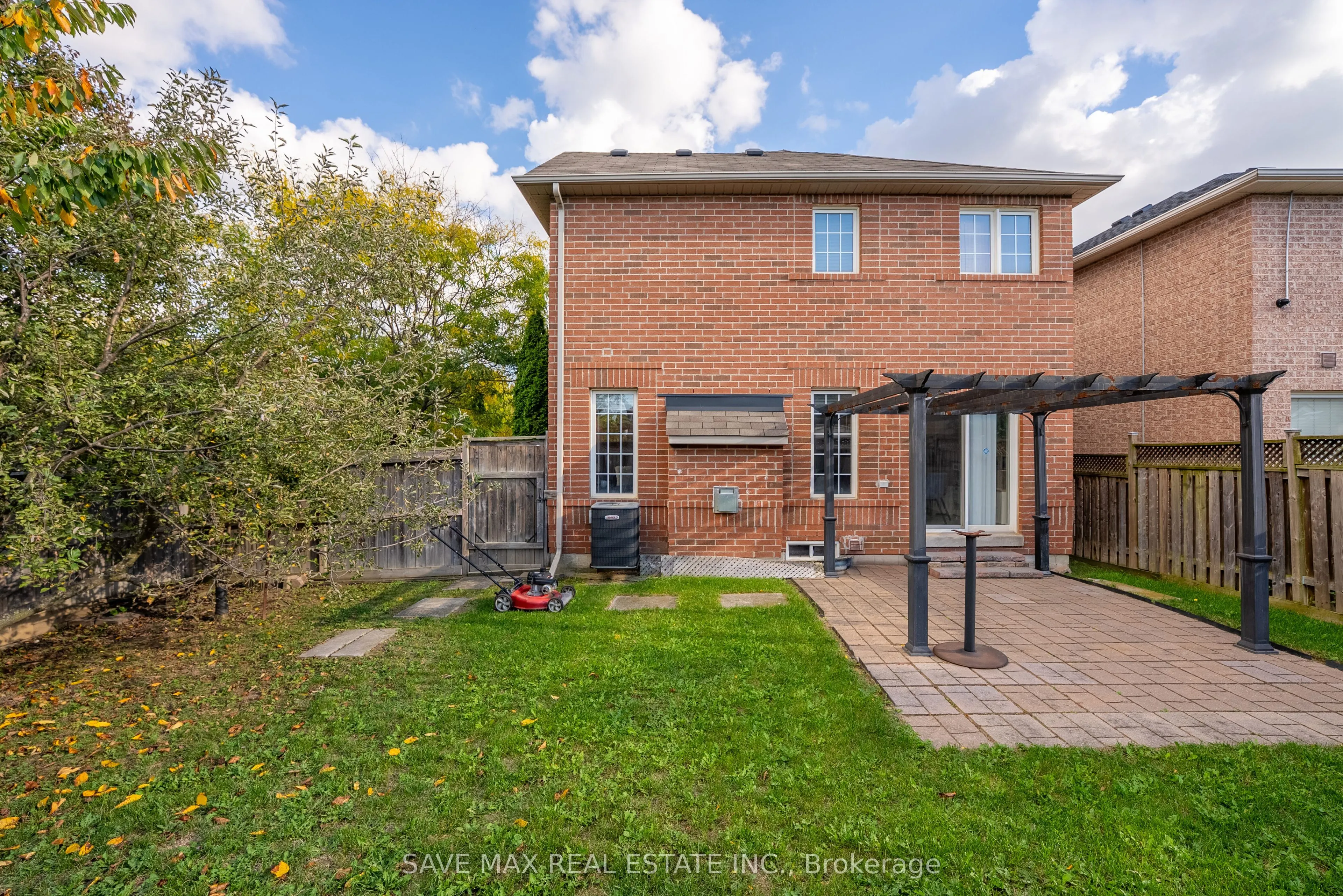 87 Luella Crescent