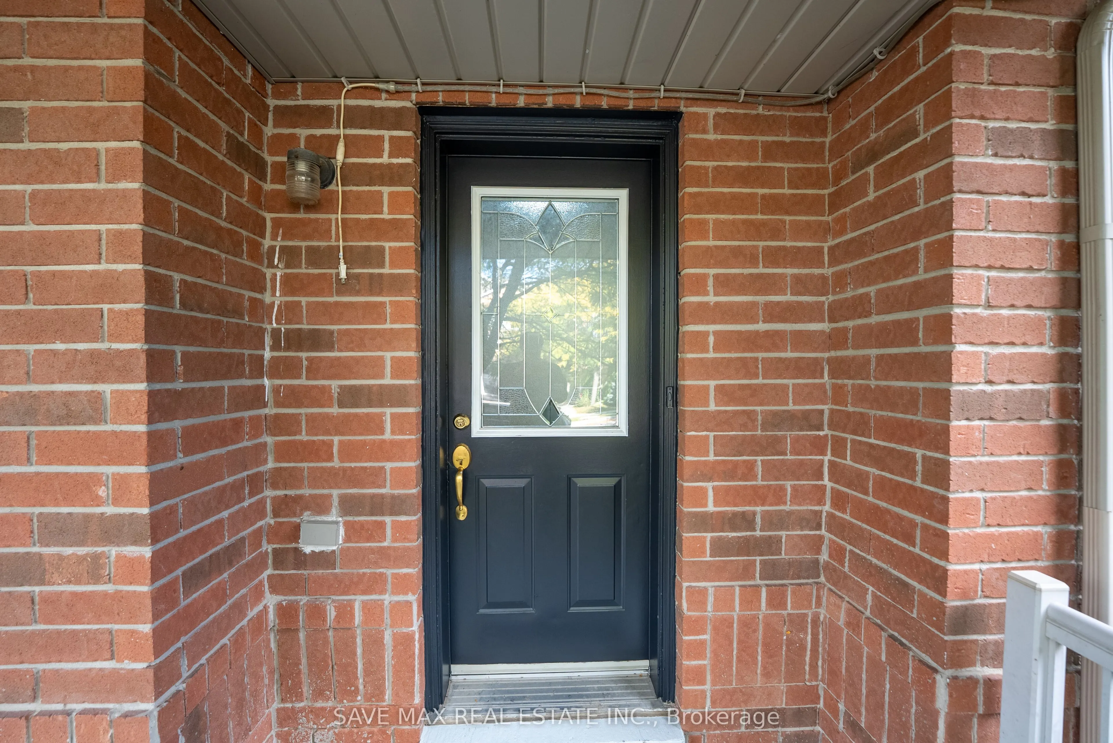 87 Luella Crescent
