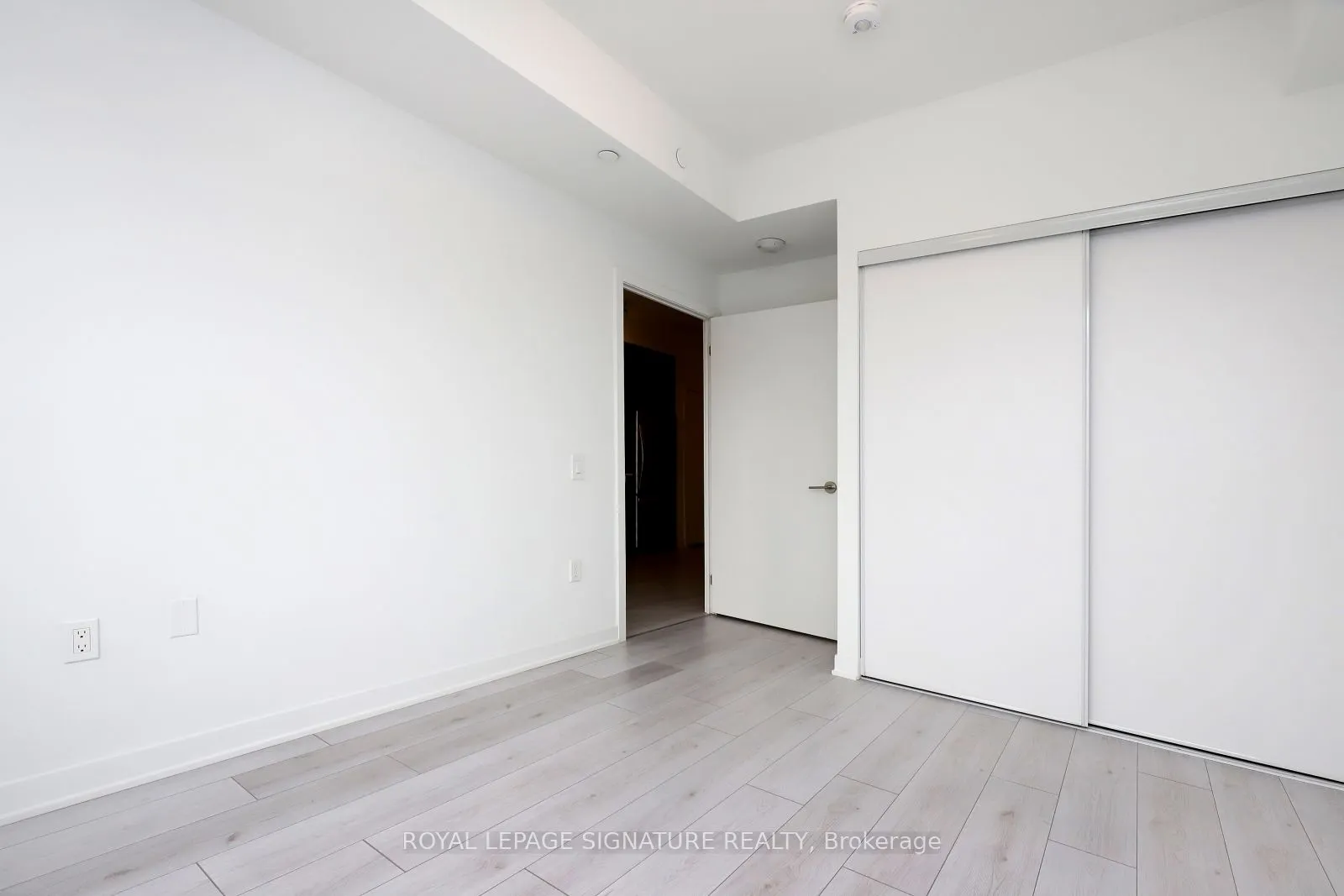 395 Dundas Street W, #314