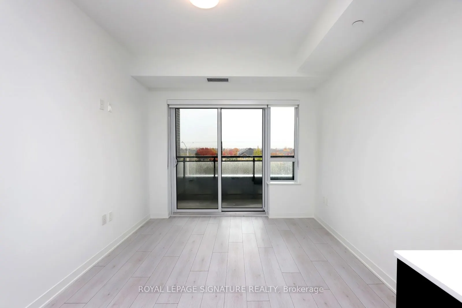 395 Dundas Street W, #314